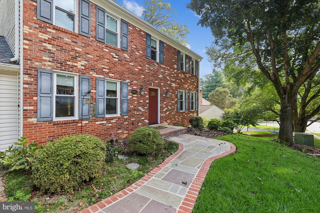 Photo of 9352 Chestnut Knolls Drive, FAIRFAX, VA 22032 (MLS # VAFX2270022)