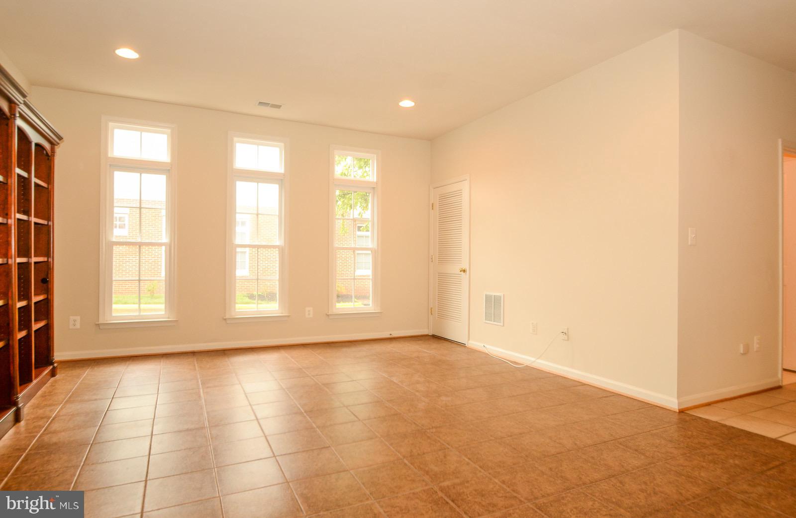 BELMONT BAY - Residential Lease