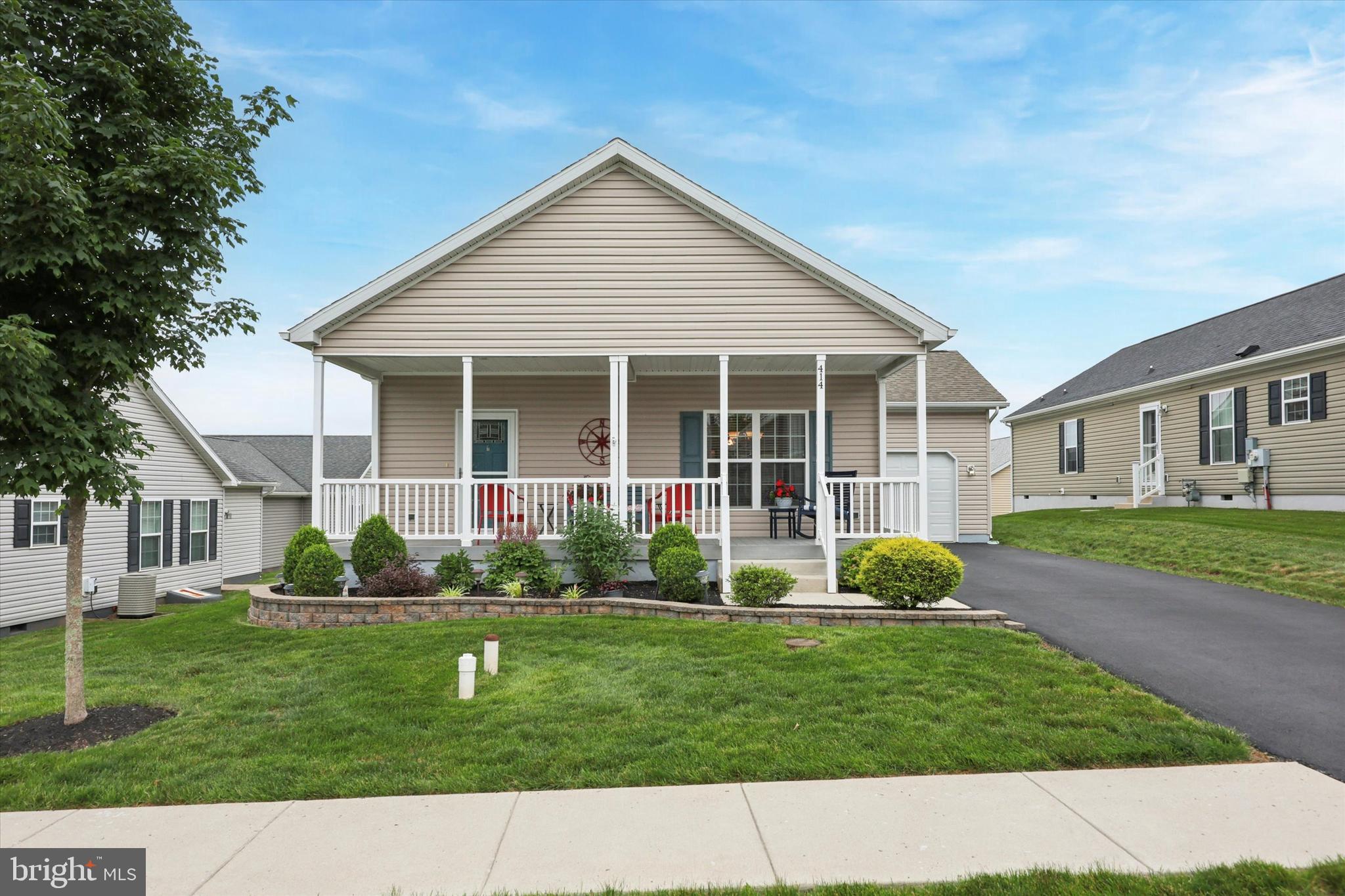 414 HONEYSUCKLE LANE