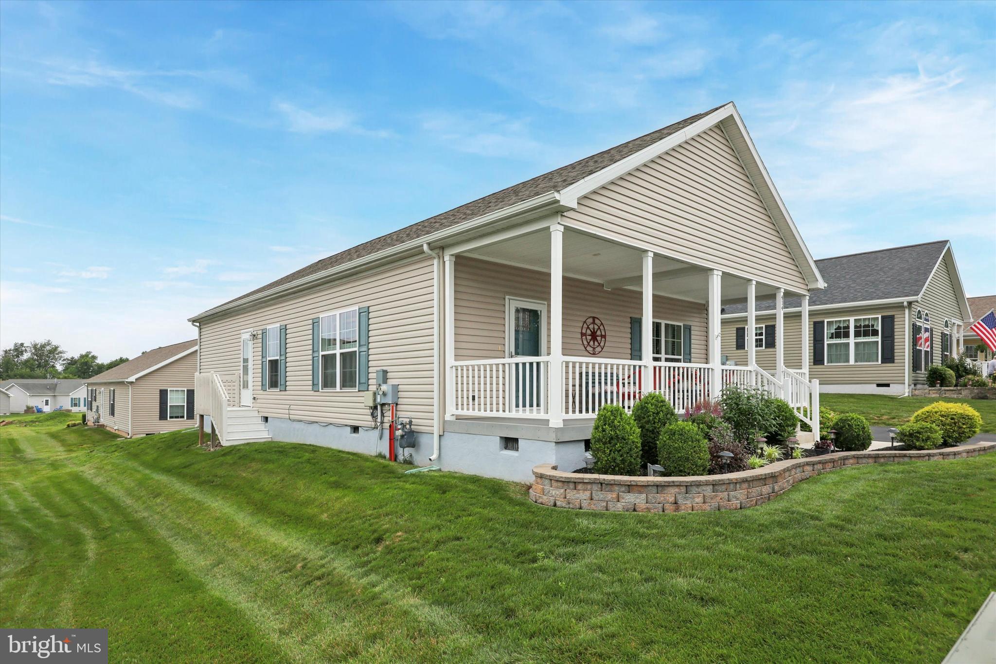 414 HONEYSUCKLE LANE