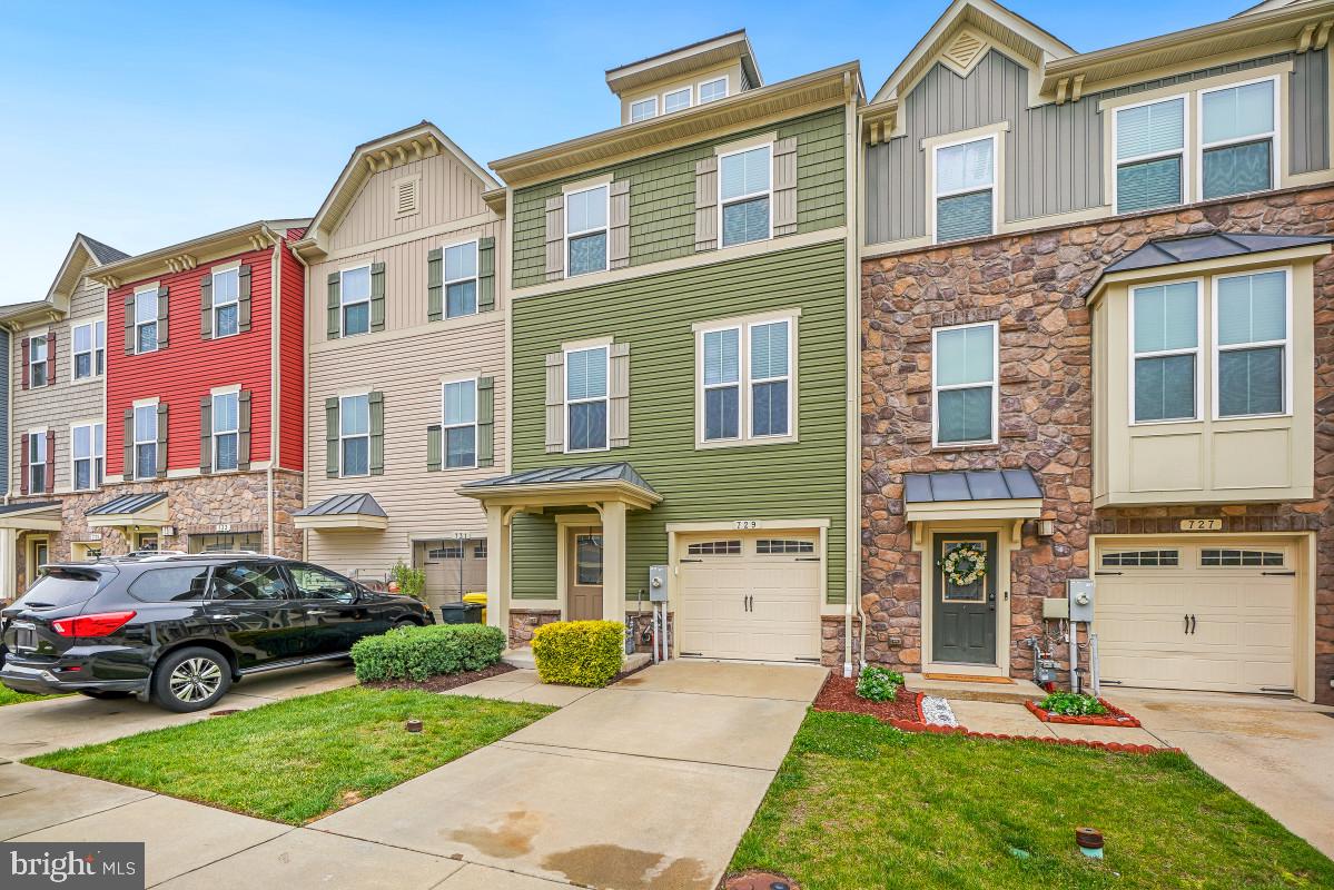 729 RAVENWOOD DRIVE