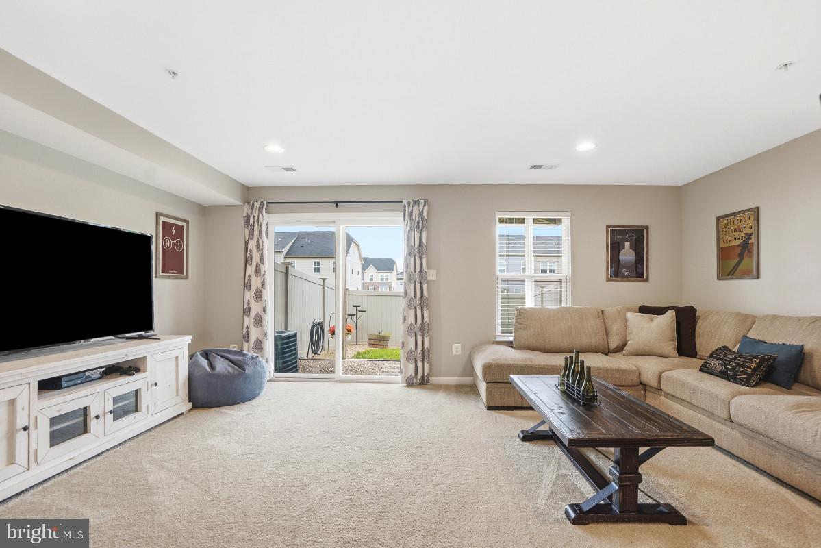 729 RAVENWOOD DRIVE