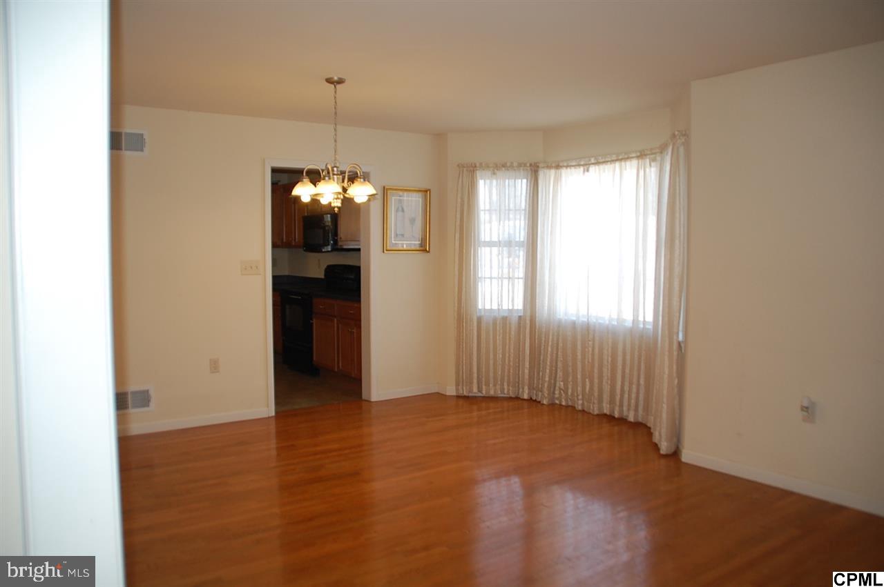 HALLWOOD HEIGHTS - Residential