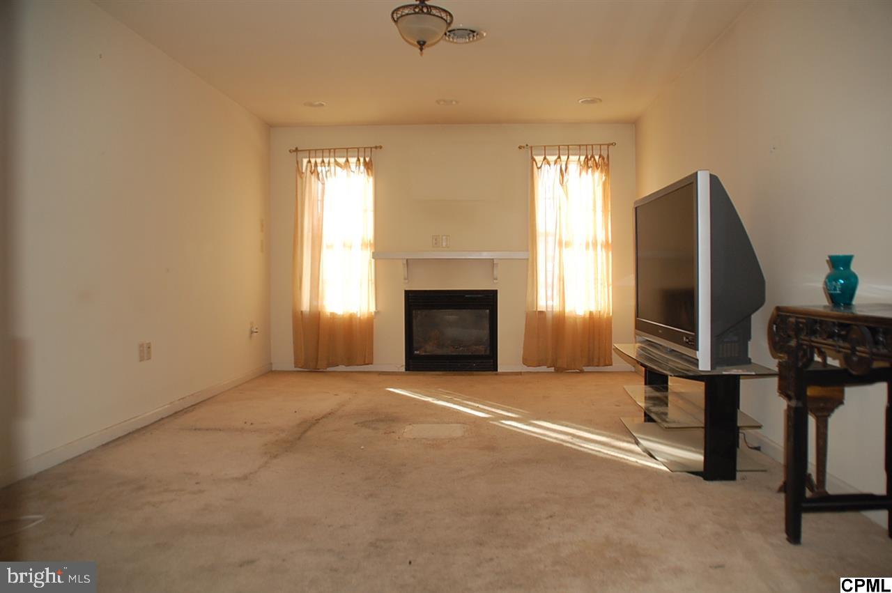 HALLWOOD HEIGHTS - Residential