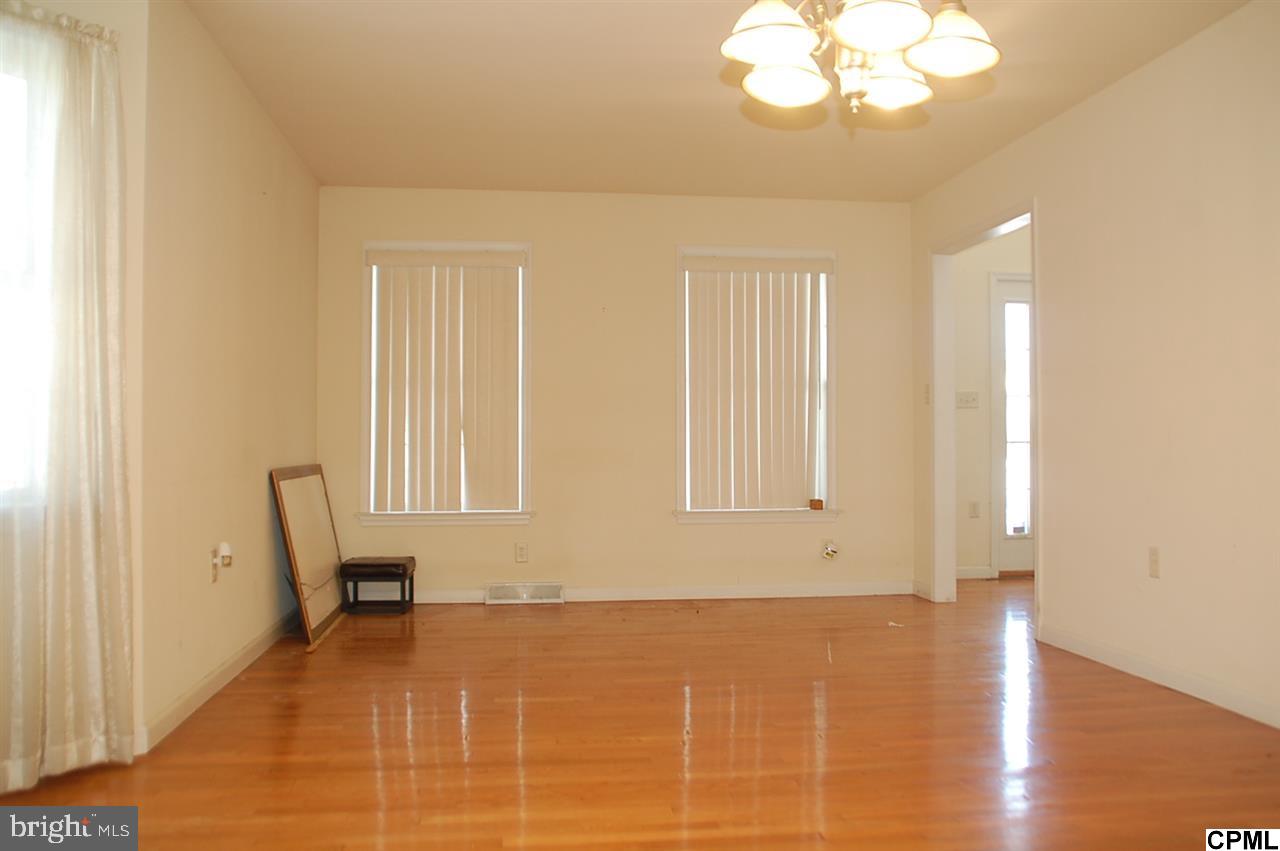 HALLWOOD HEIGHTS - Residential