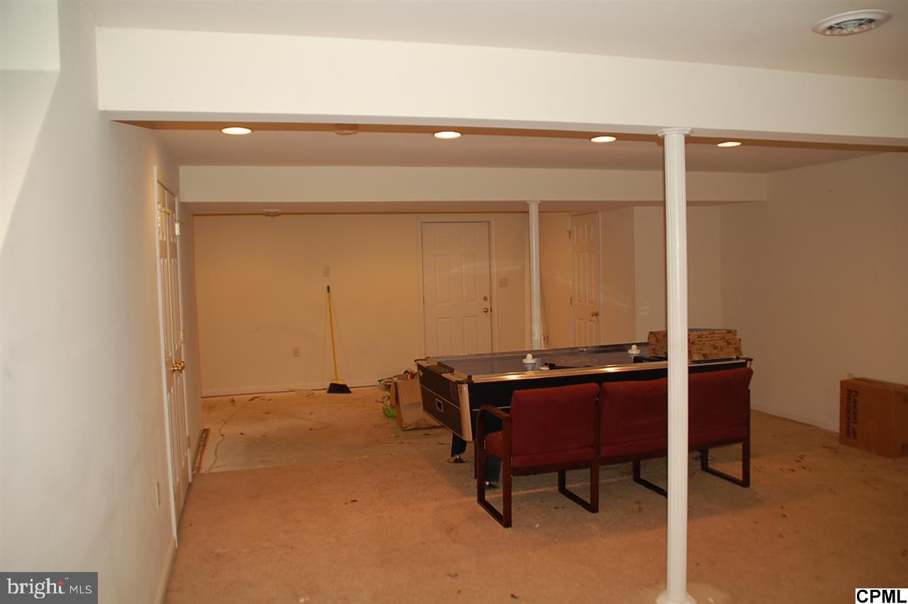 HALLWOOD HEIGHTS - Residential
