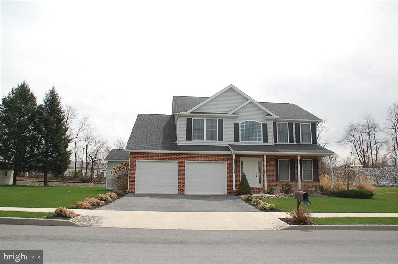 HALLWOOD HEIGHTS - Residential