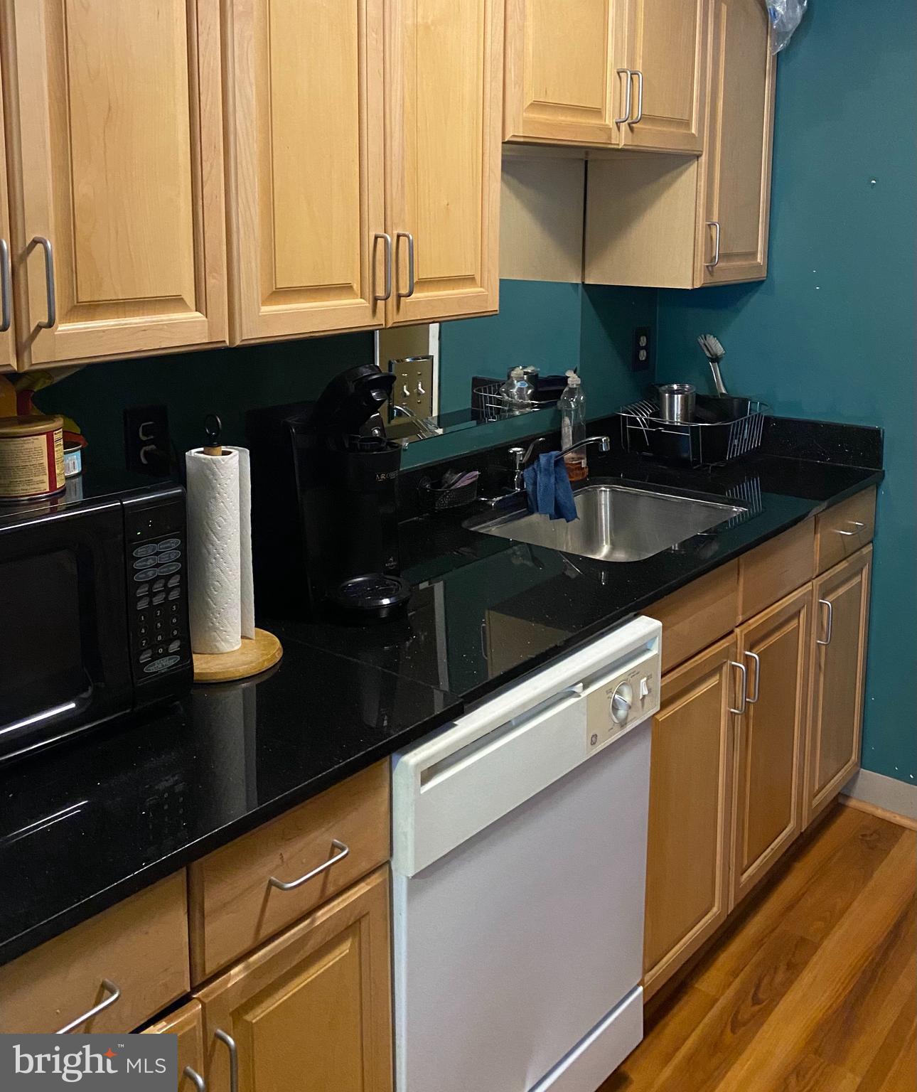 SUMMERTREE CONDO APTS - Residential