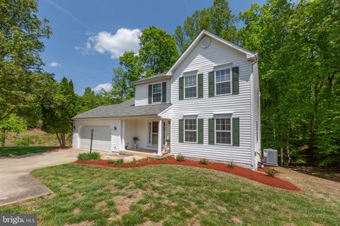 Photo of 4796 Pearson Drive, WOODBRIDGE, VA 22193 (MLS # VAPW2118130)