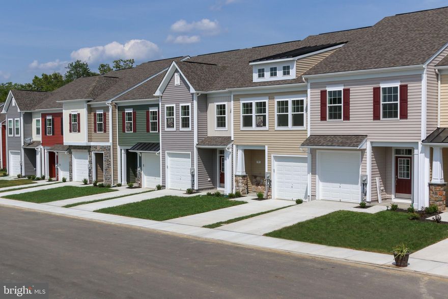 COMP LISTING 3 BEDROOMS 2.5 BATHS