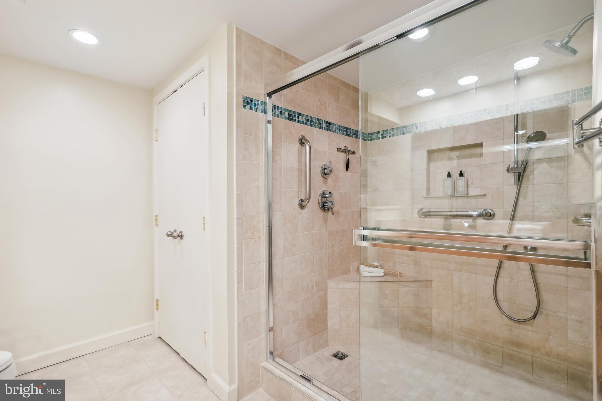 WATERFORD SQUARE - Residential