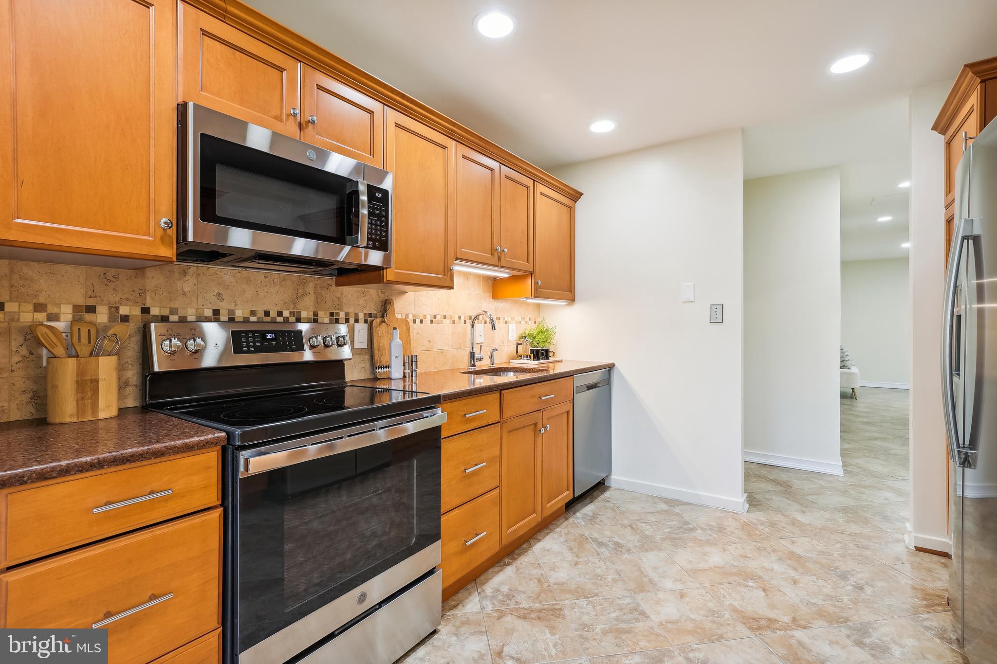 WATERFORD SQUARE - Residential