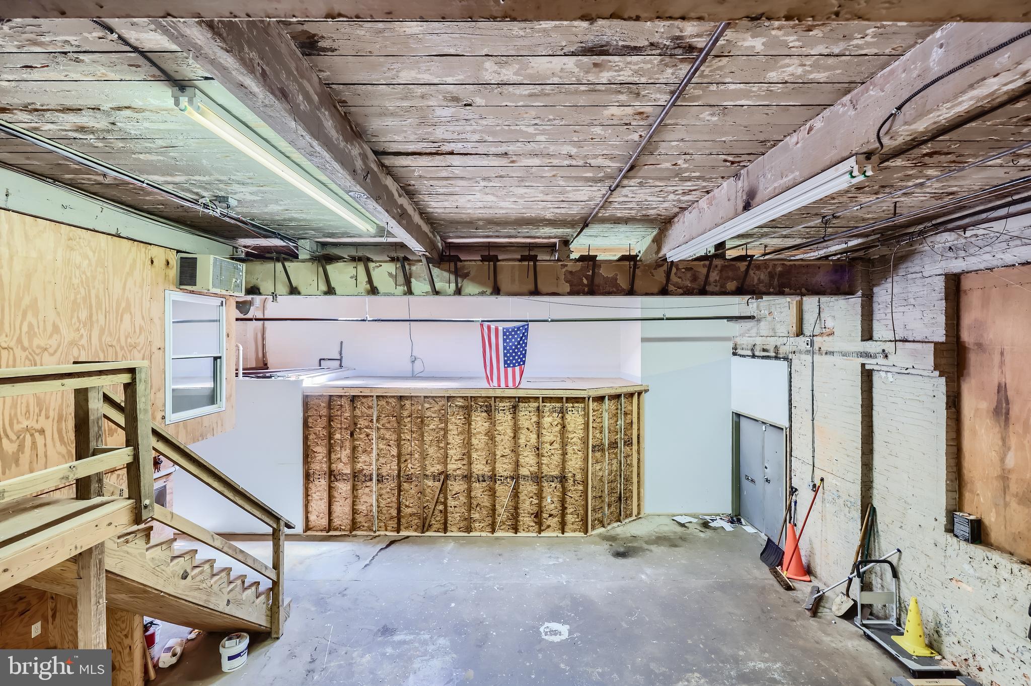 BUTCHERS HILL - Commercial Lease