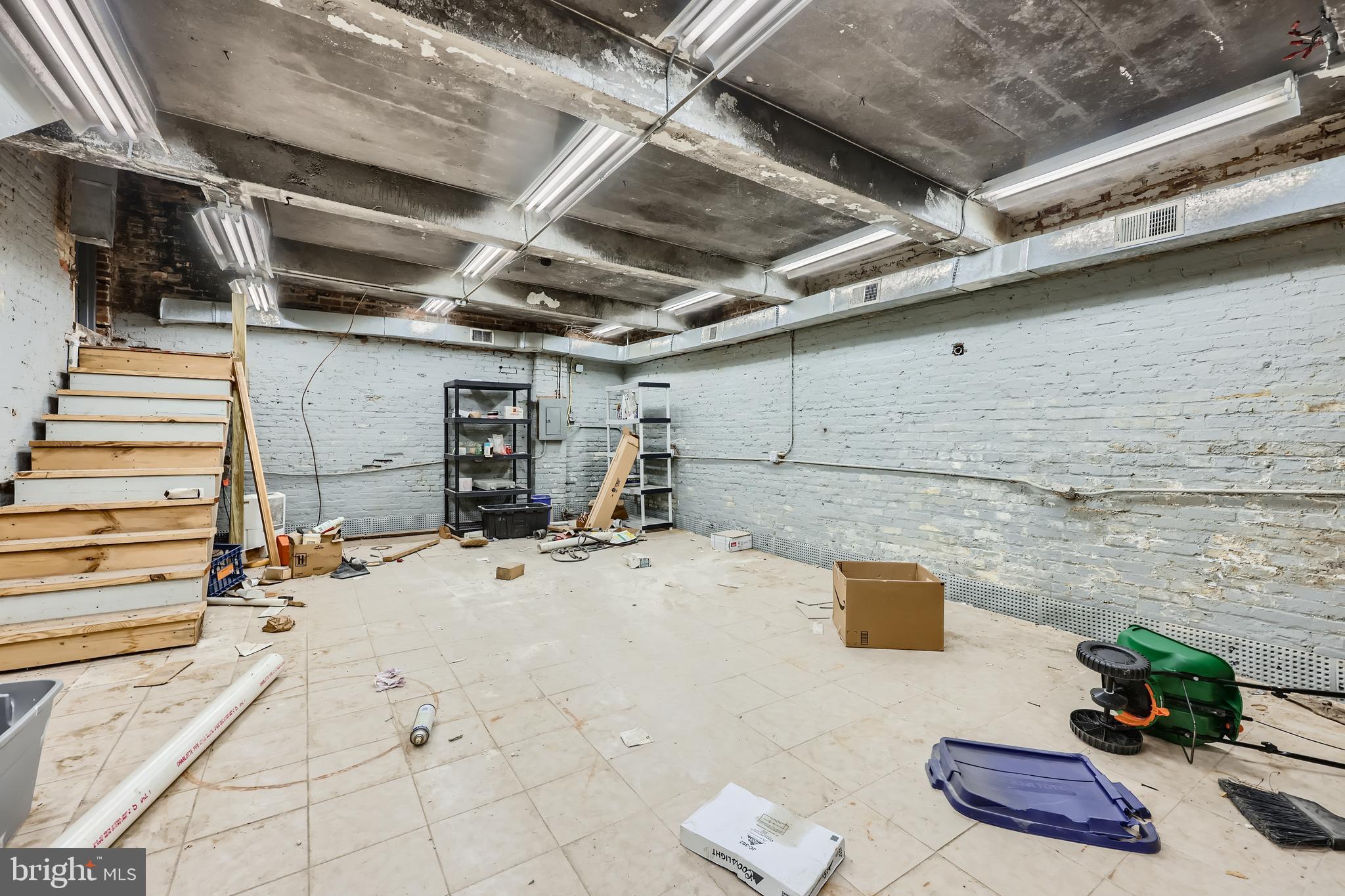 BUTCHERS HILL - Commercial Lease