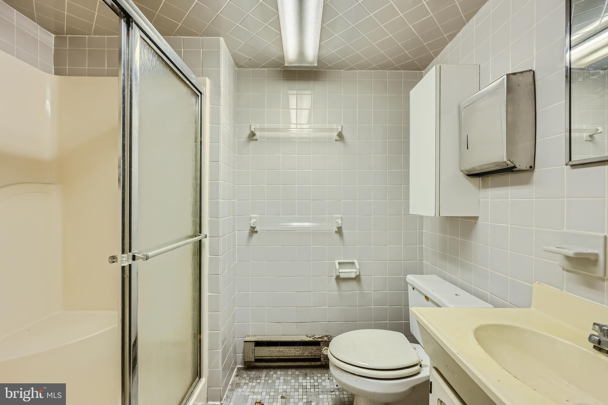 BUTCHERS HILL - Commercial Lease