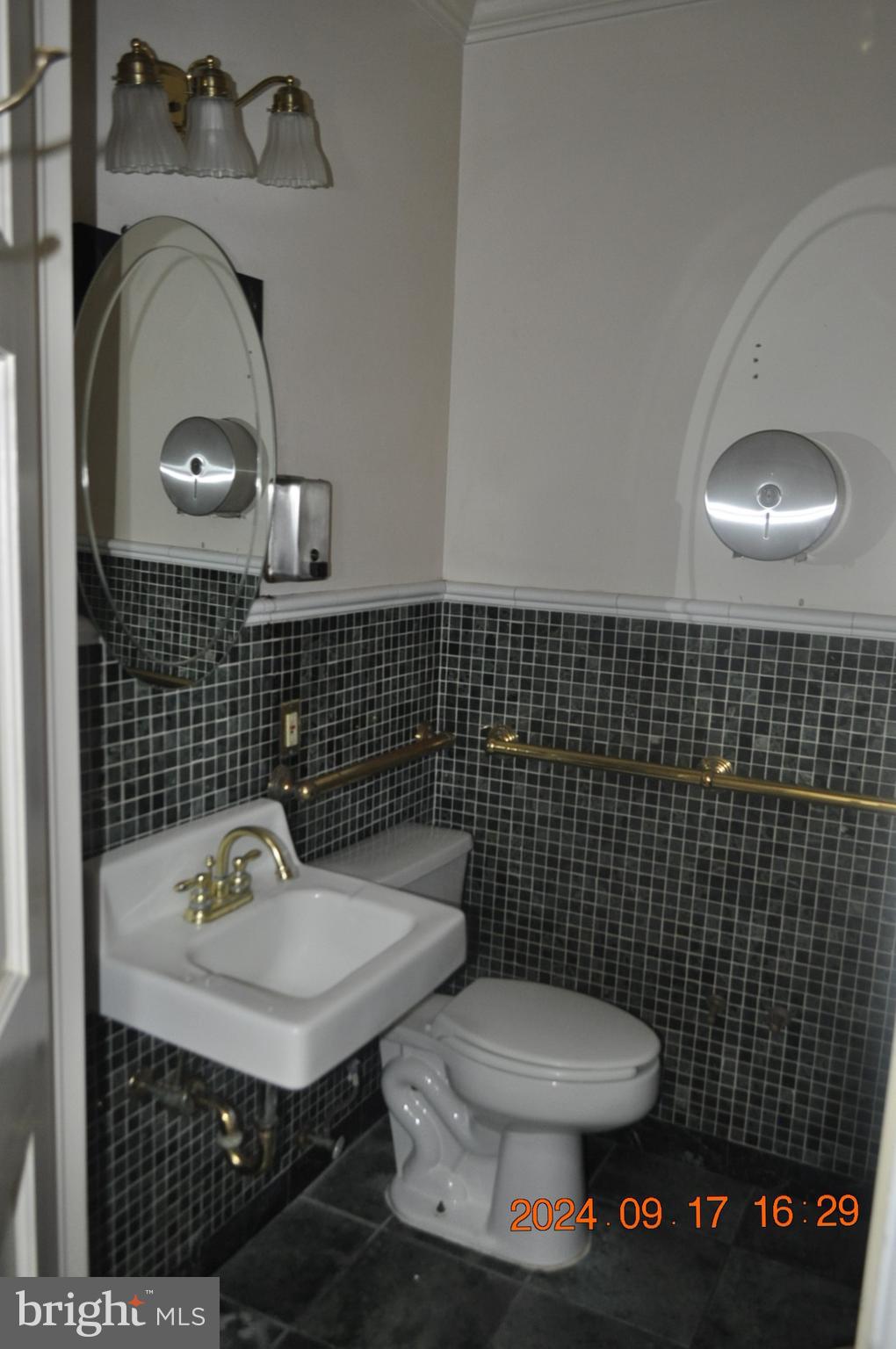 BUTCHERS HILL - Commercial Lease