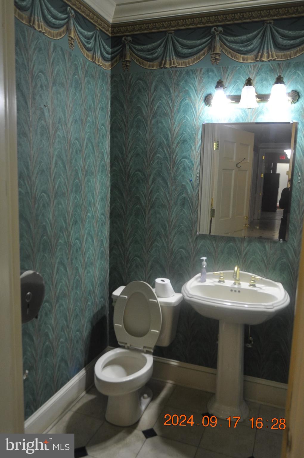 BUTCHERS HILL - Commercial Lease