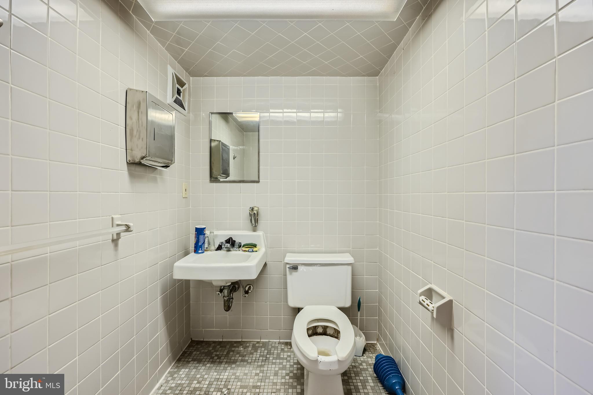 BUTCHERS HILL - Commercial Lease