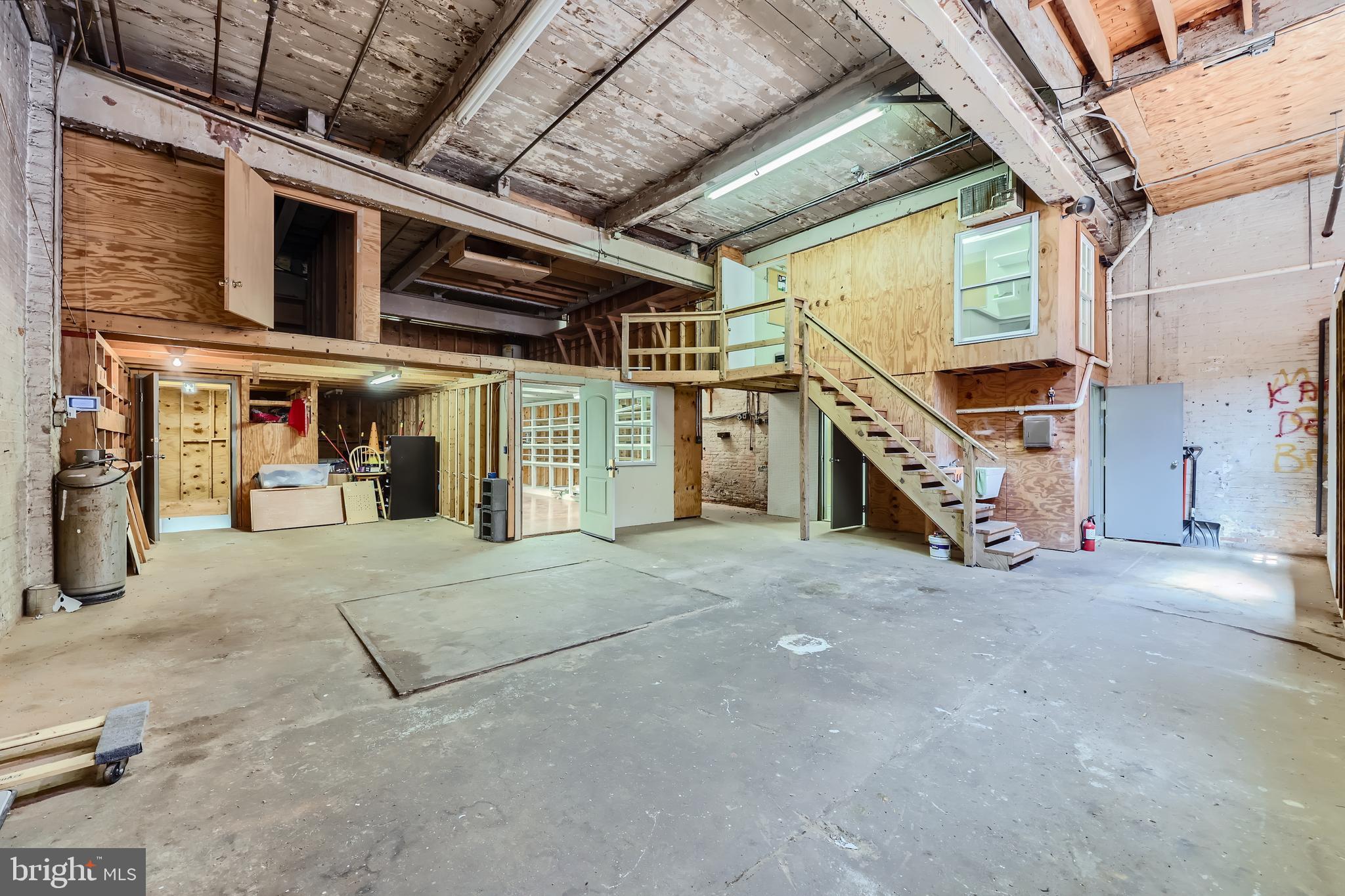 BUTCHERS HILL - Commercial Lease