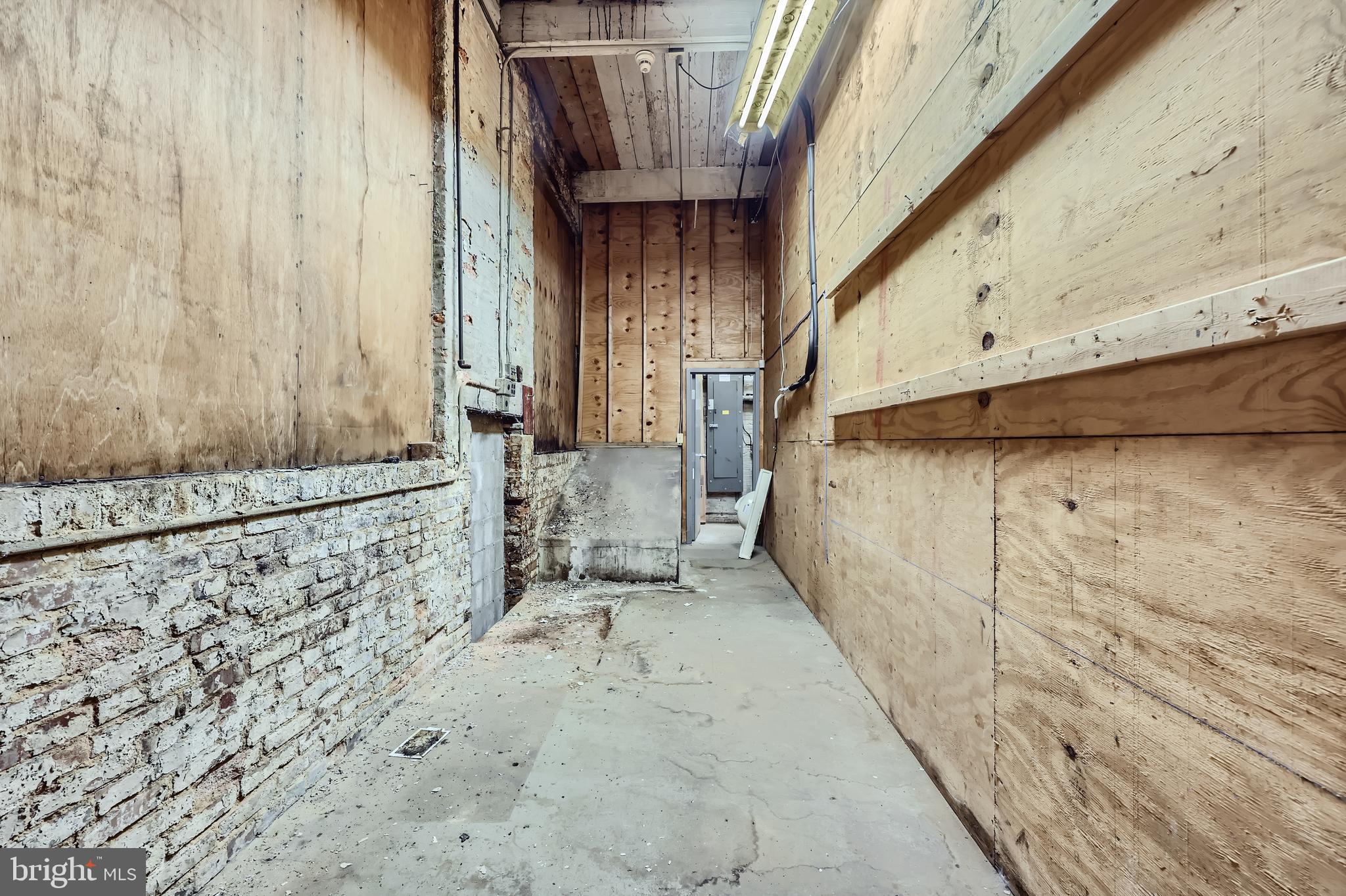 BUTCHERS HILL - Commercial Lease