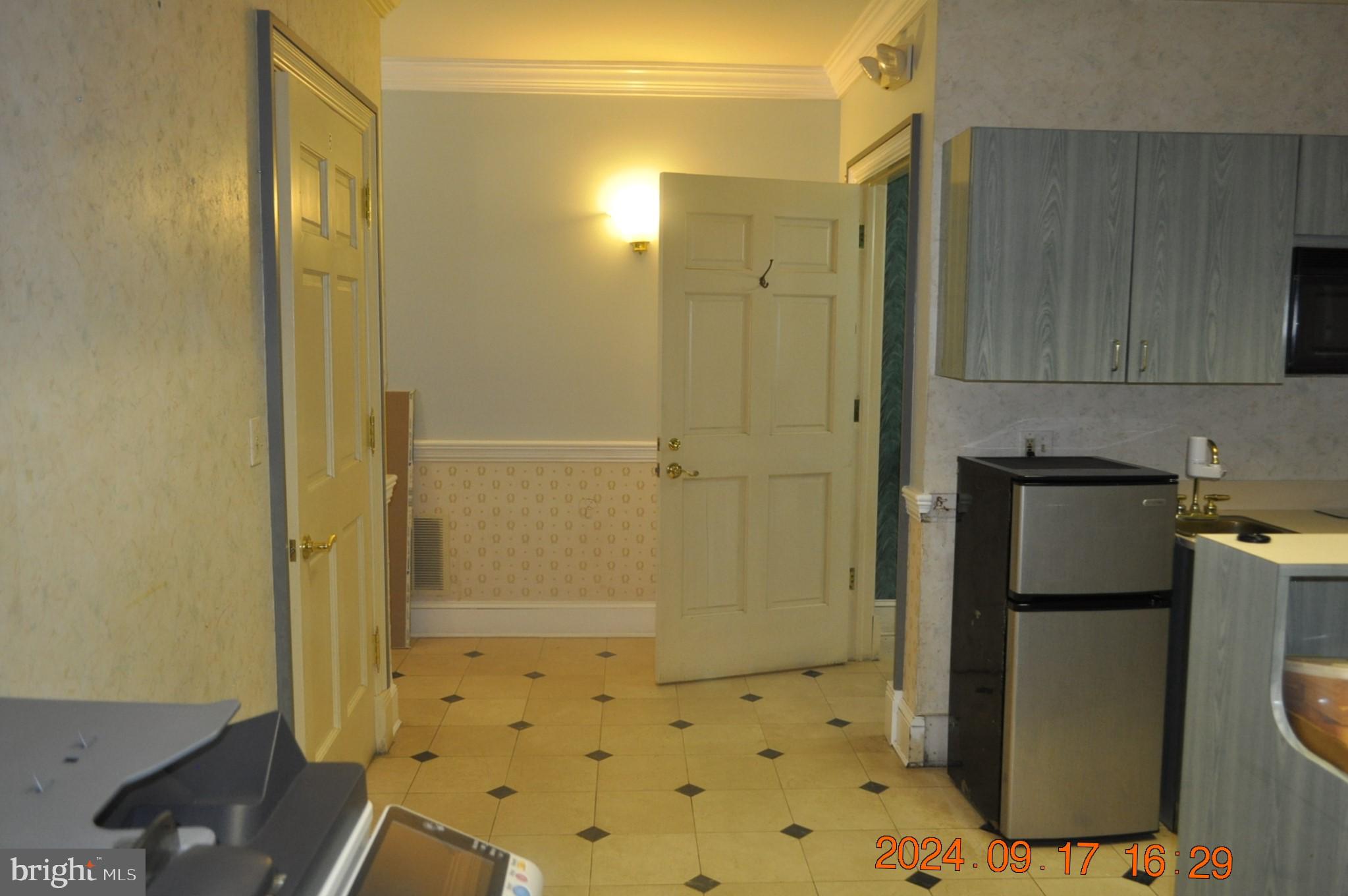 BUTCHERS HILL - Commercial Lease