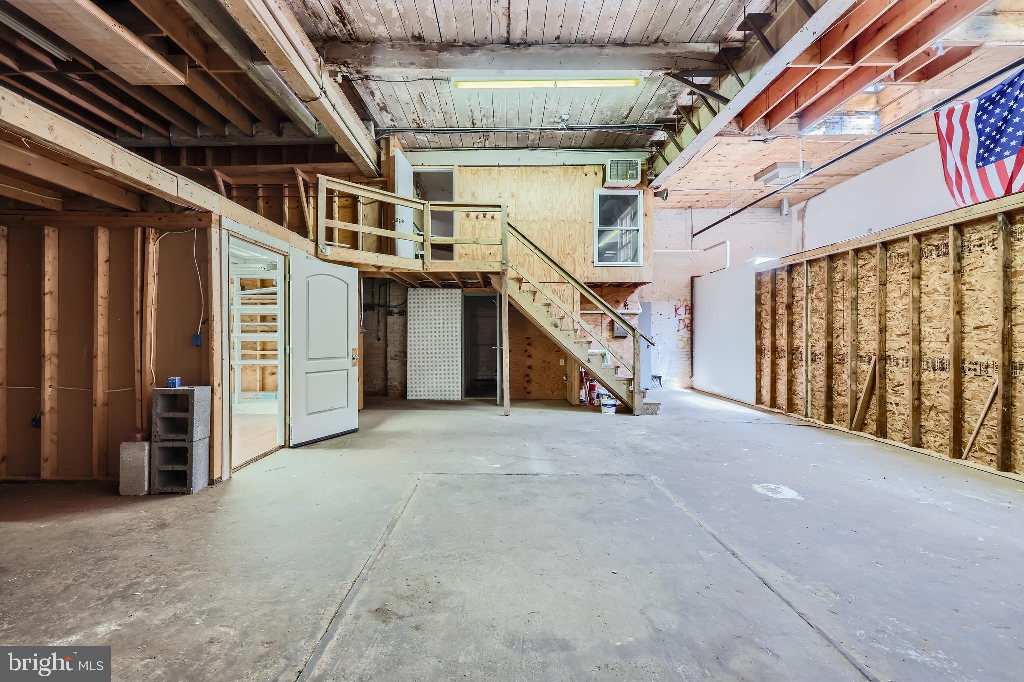 BUTCHERS HILL - Commercial Lease