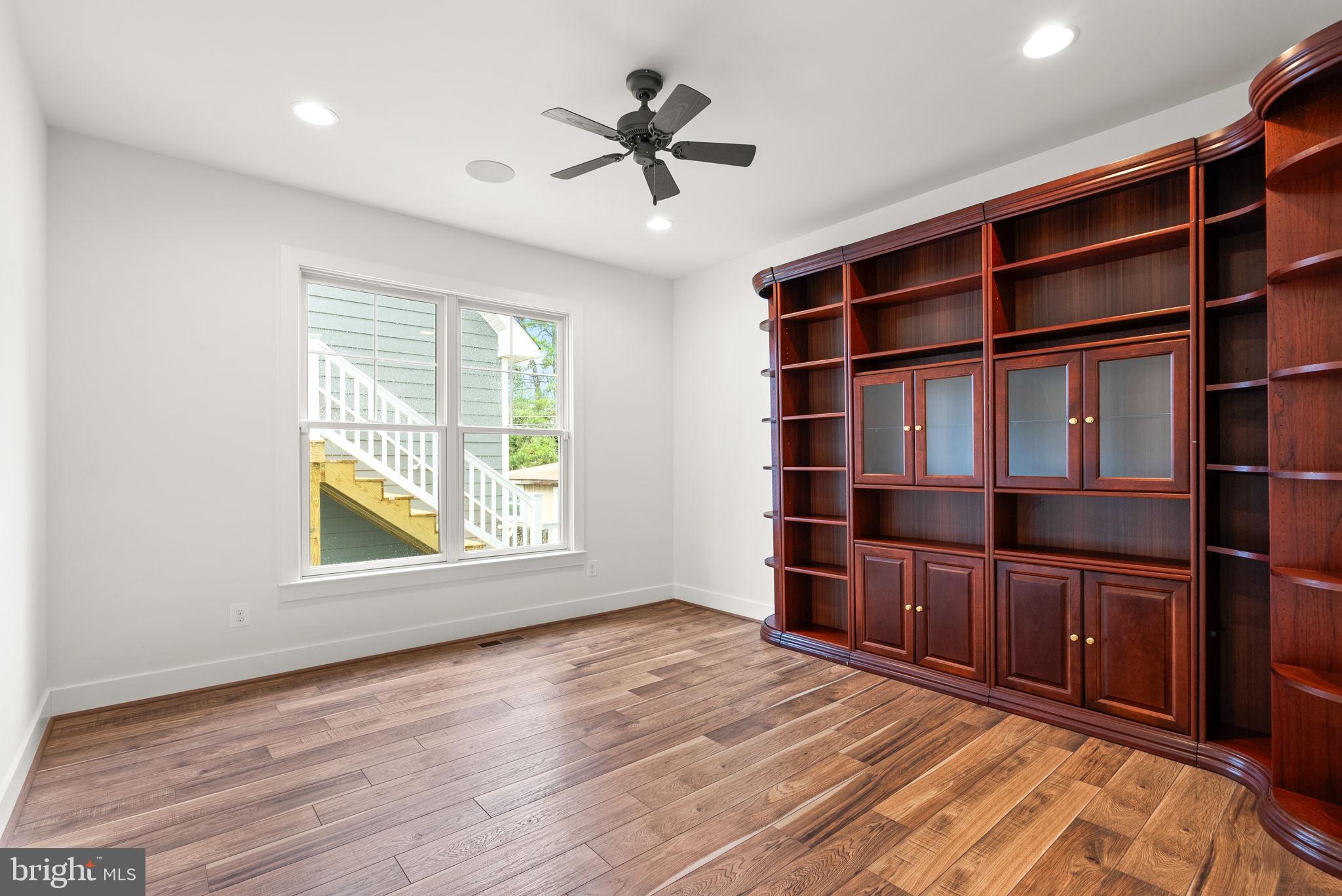 OWINGS BEACH - Residential