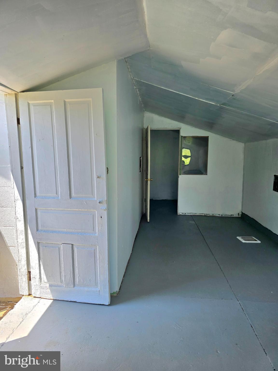 804 RACE STREET