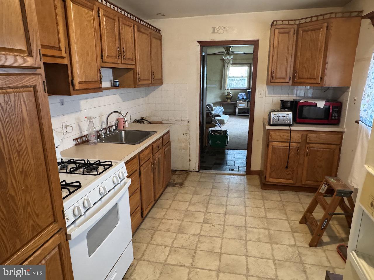 CASTLE HILLS - Residential