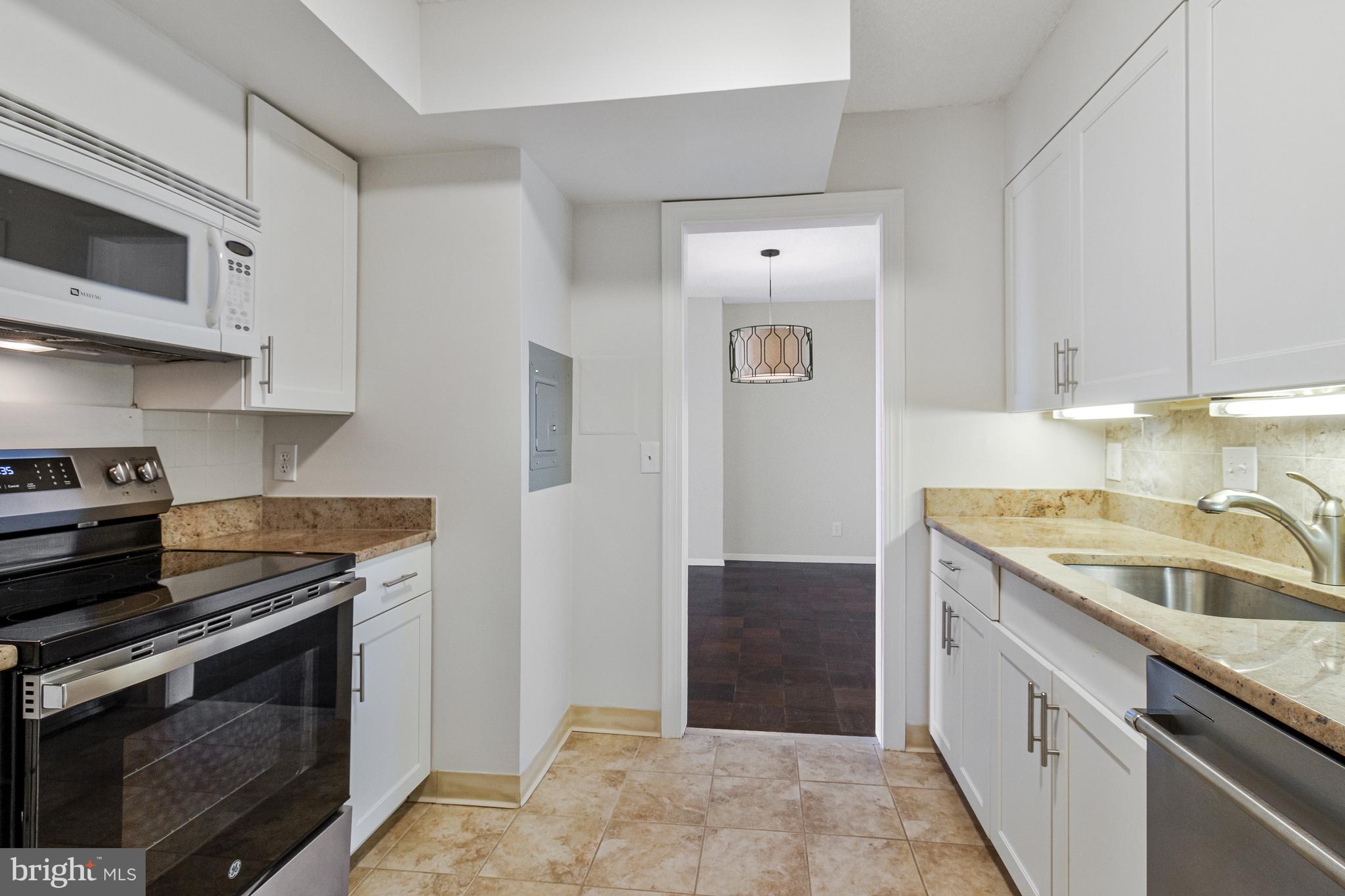 3800 FAIRFAX DRIVE 1011