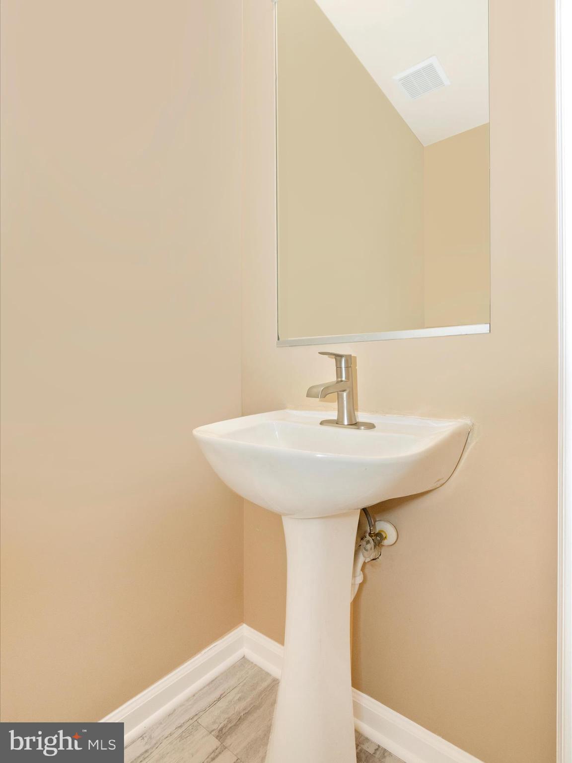 SHEFFIELD GLEN TOWNHOMES - Residential Lease