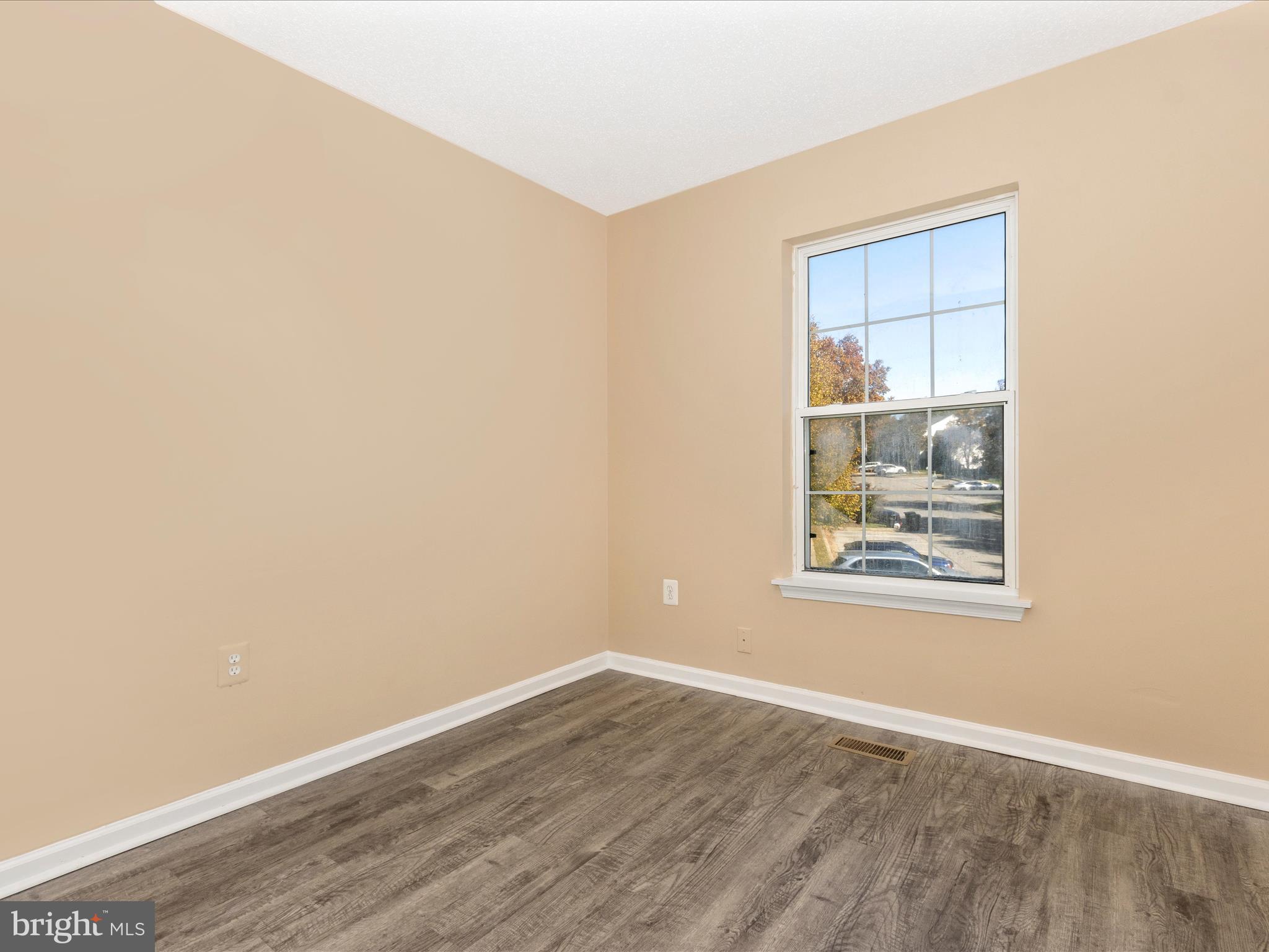 SHEFFIELD GLEN TOWNHOMES - Residential Lease