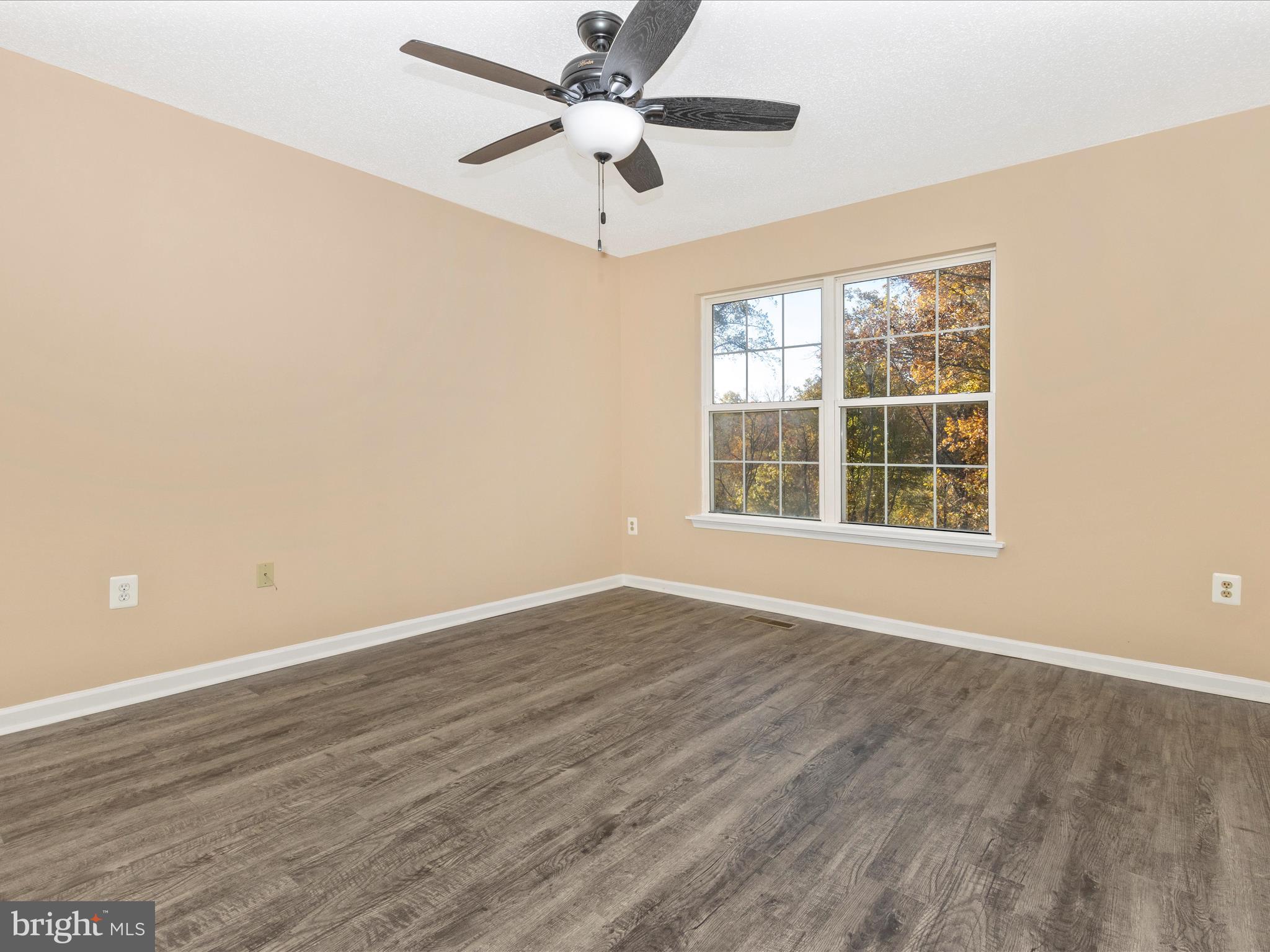 SHEFFIELD GLEN TOWNHOMES - Residential Lease