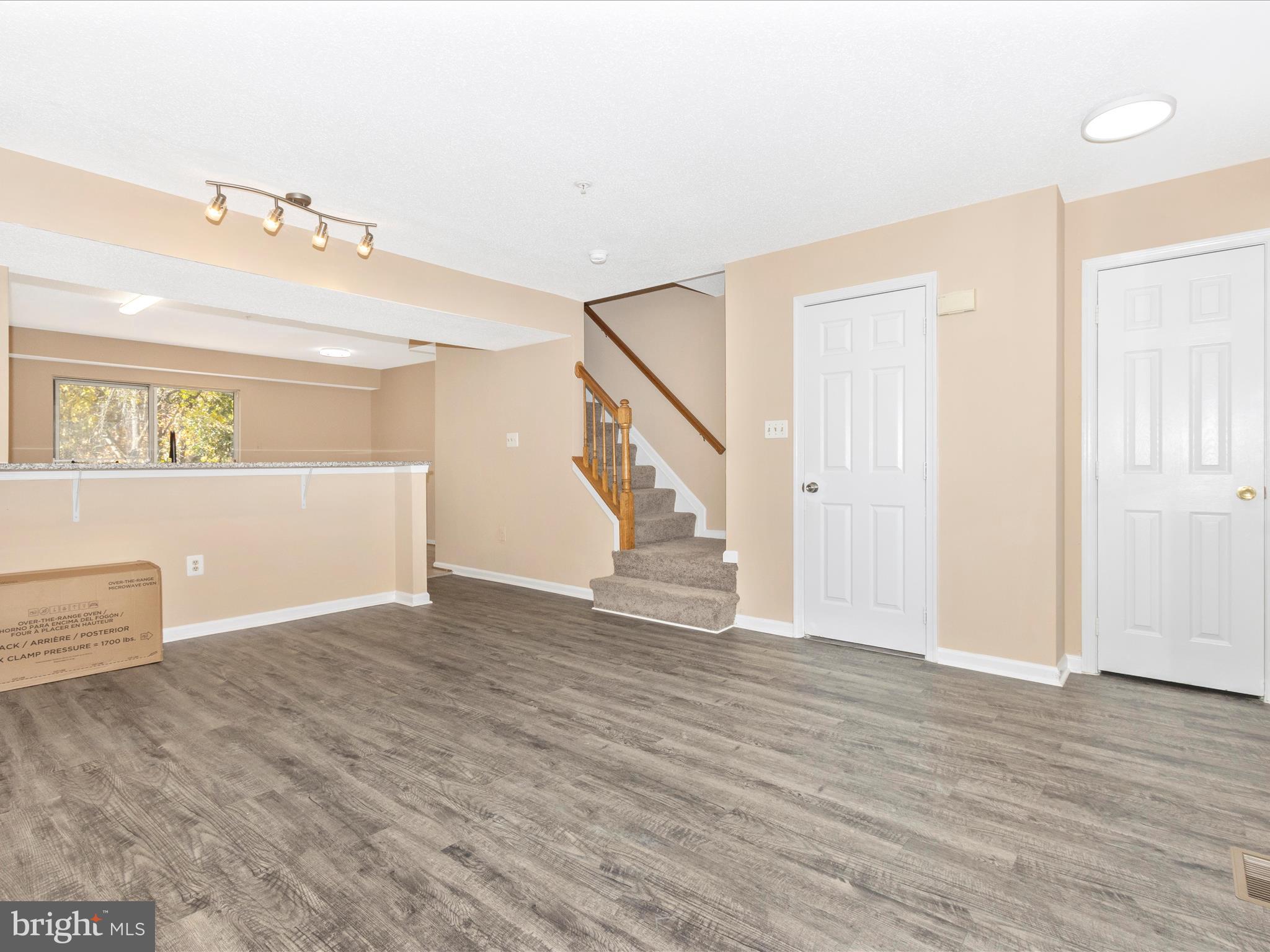 SHEFFIELD GLEN TOWNHOMES - Residential Lease