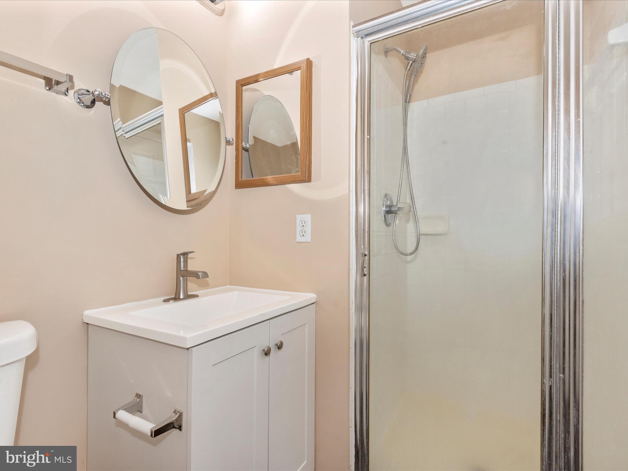 SHEFFIELD GLEN TOWNHOMES - Residential Lease