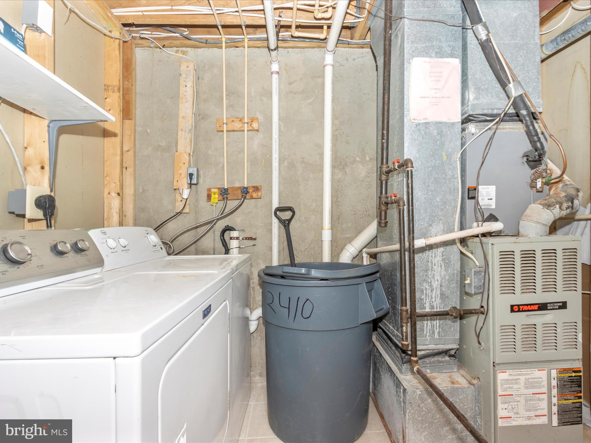 SHEFFIELD GLEN TOWNHOMES - Residential Lease