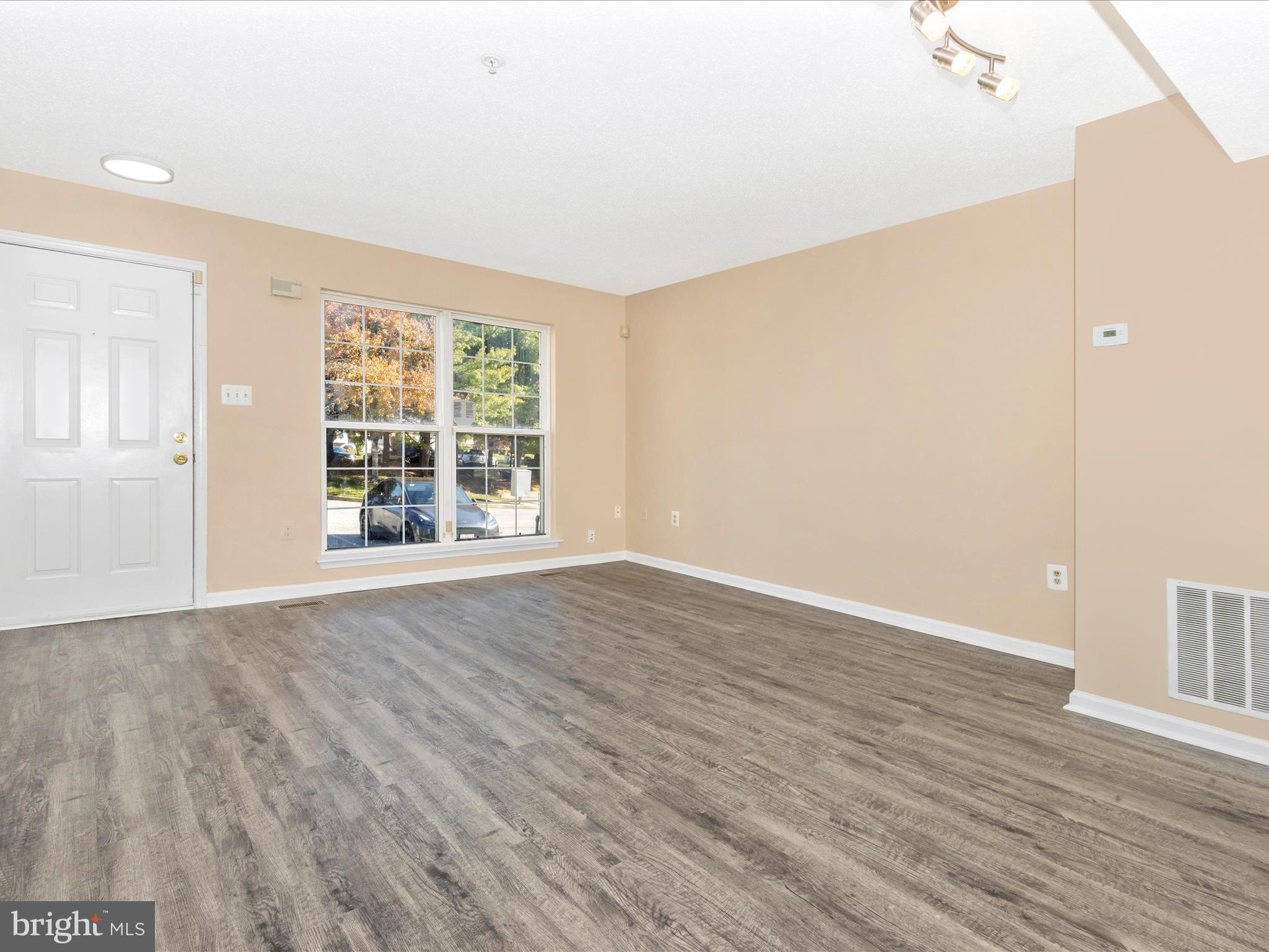 SHEFFIELD GLEN TOWNHOMES - Residential Lease