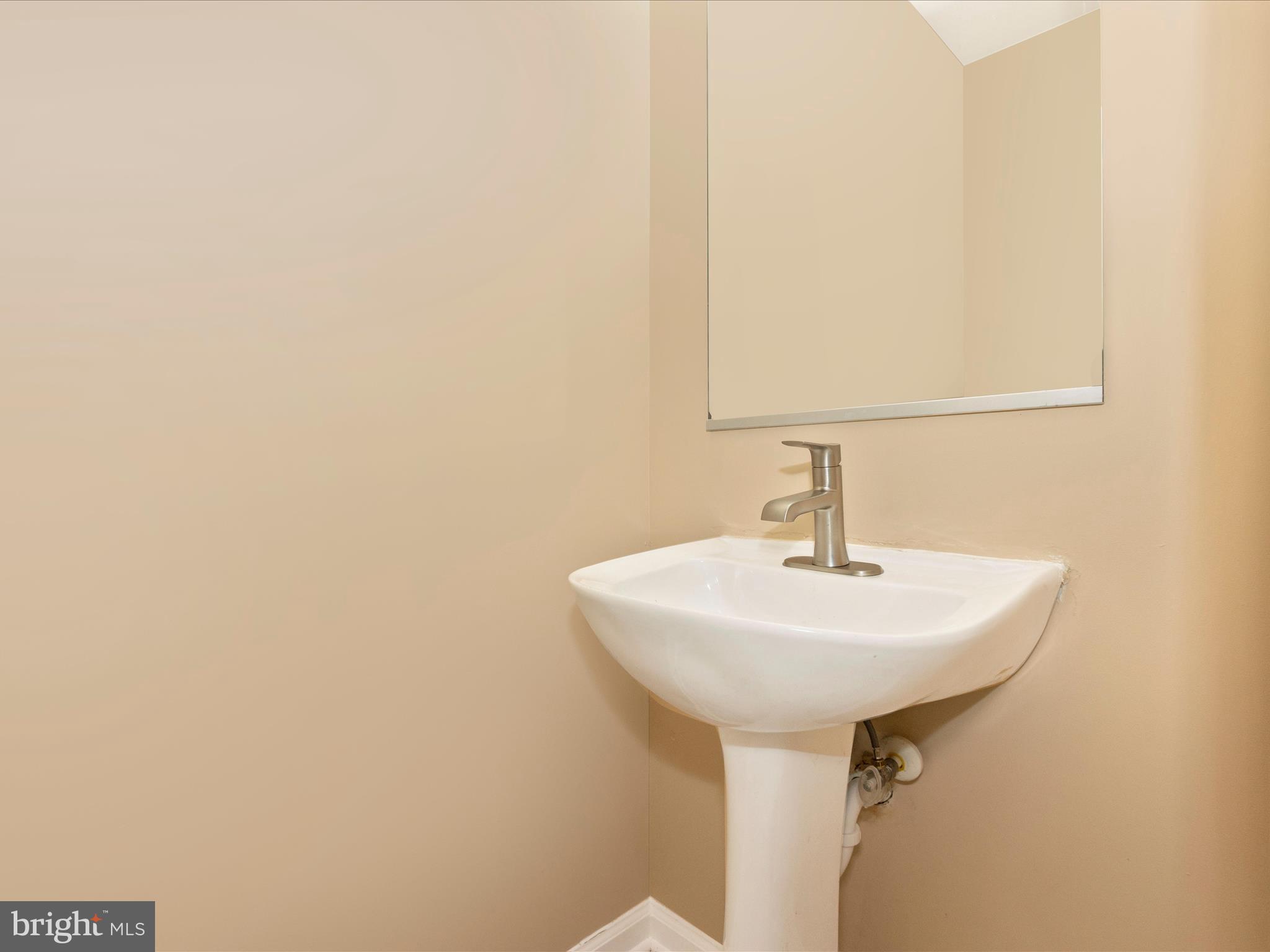 SHEFFIELD GLEN TOWNHOMES - Residential Lease