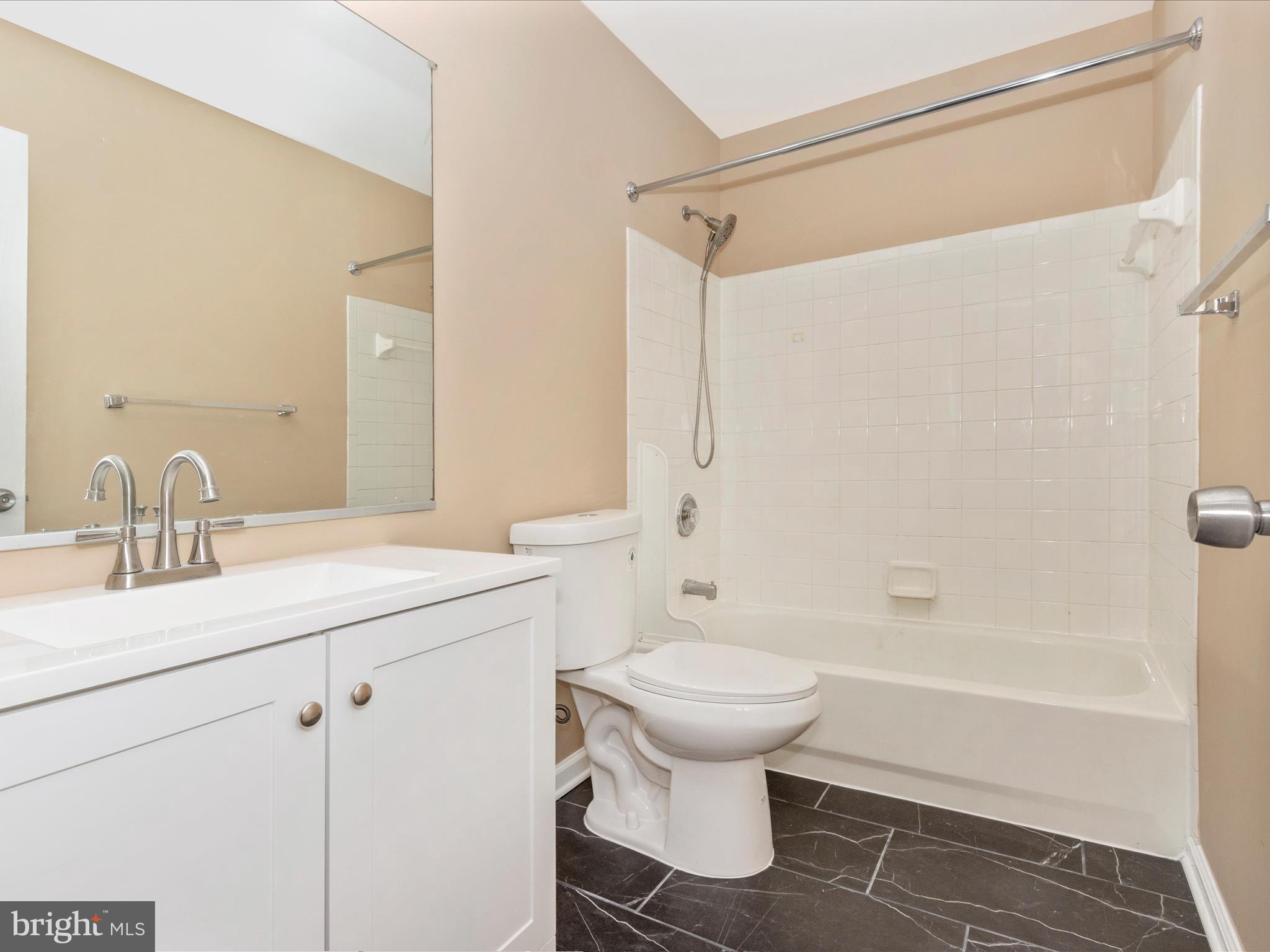 SHEFFIELD GLEN TOWNHOMES - Residential Lease