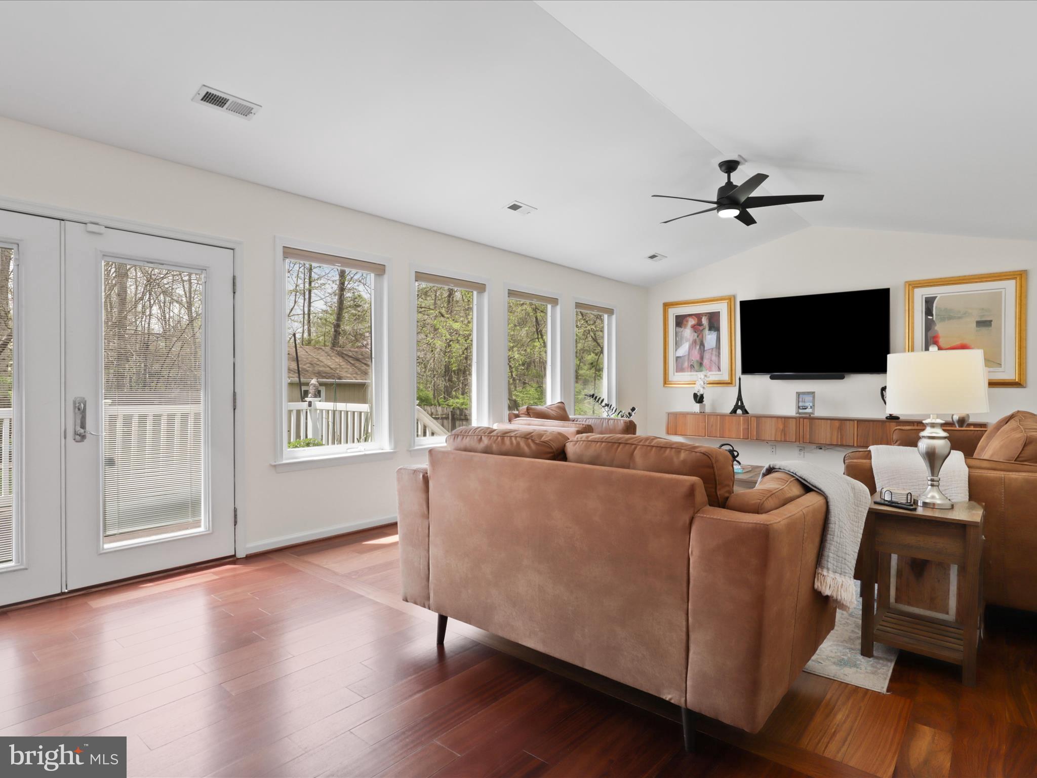 VISTA WOODS - Residential