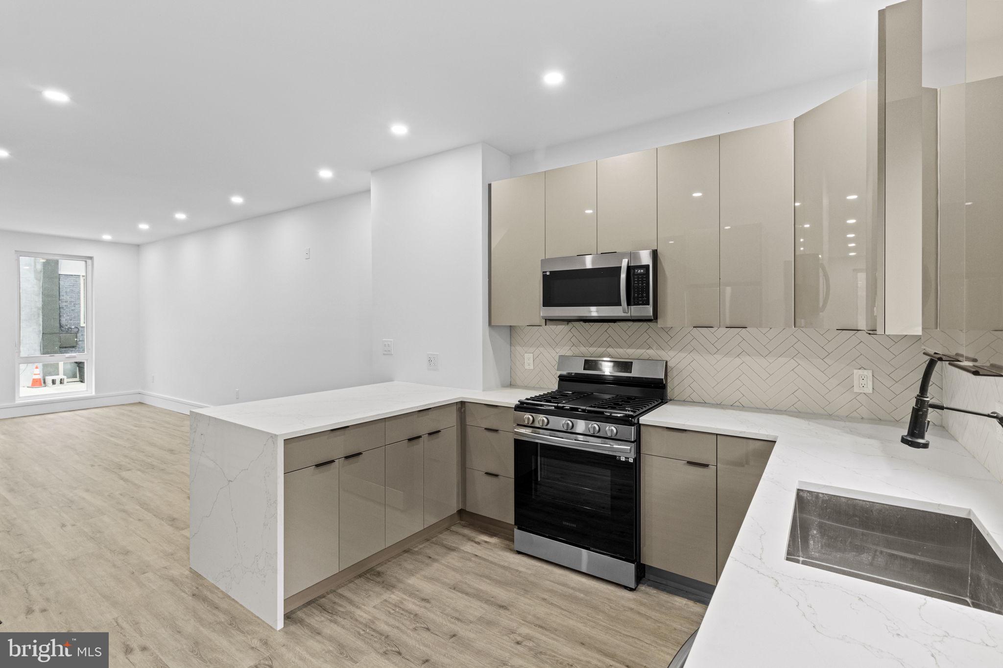 POINT BREEZE - Residential