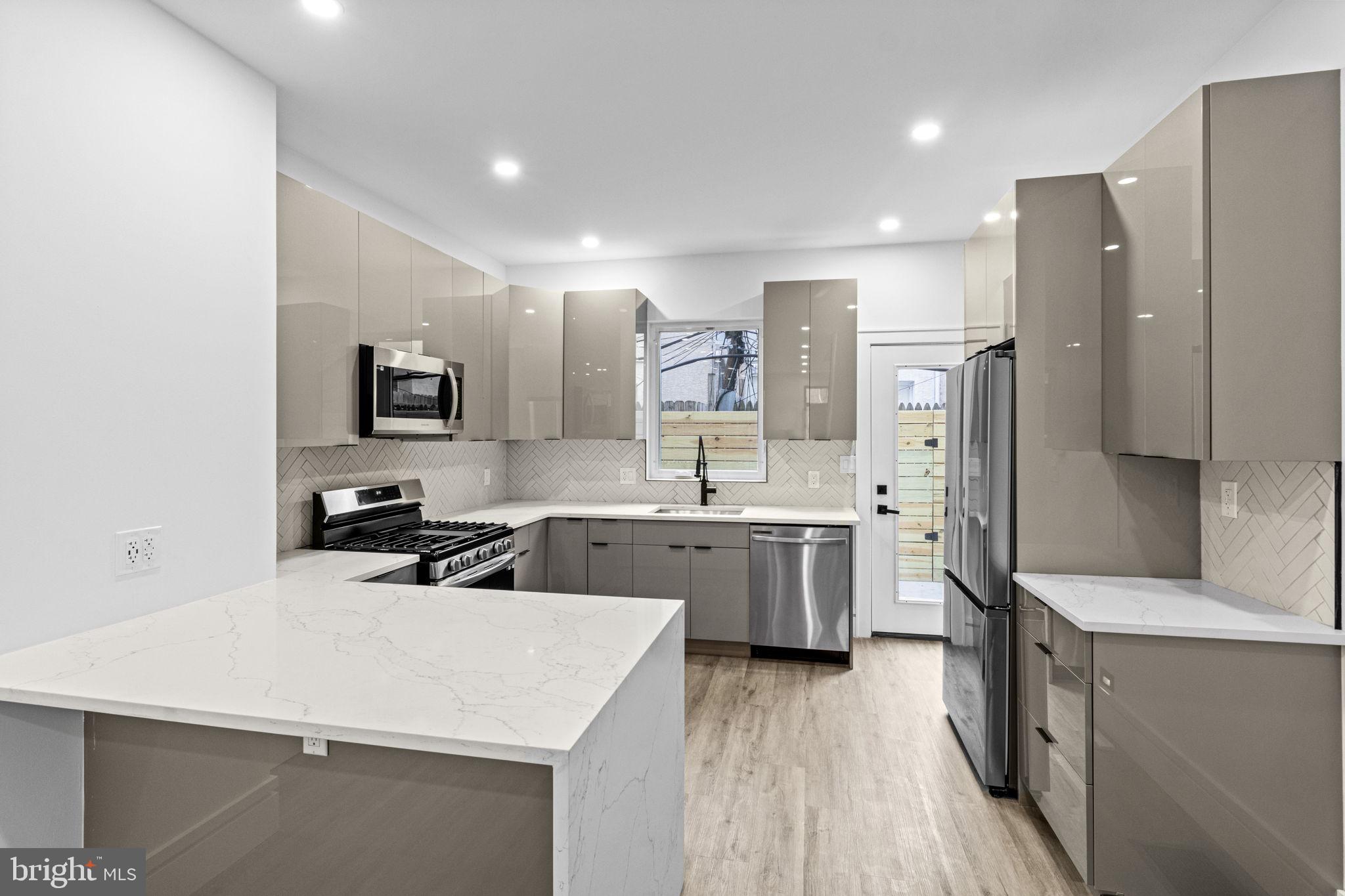 POINT BREEZE - Residential