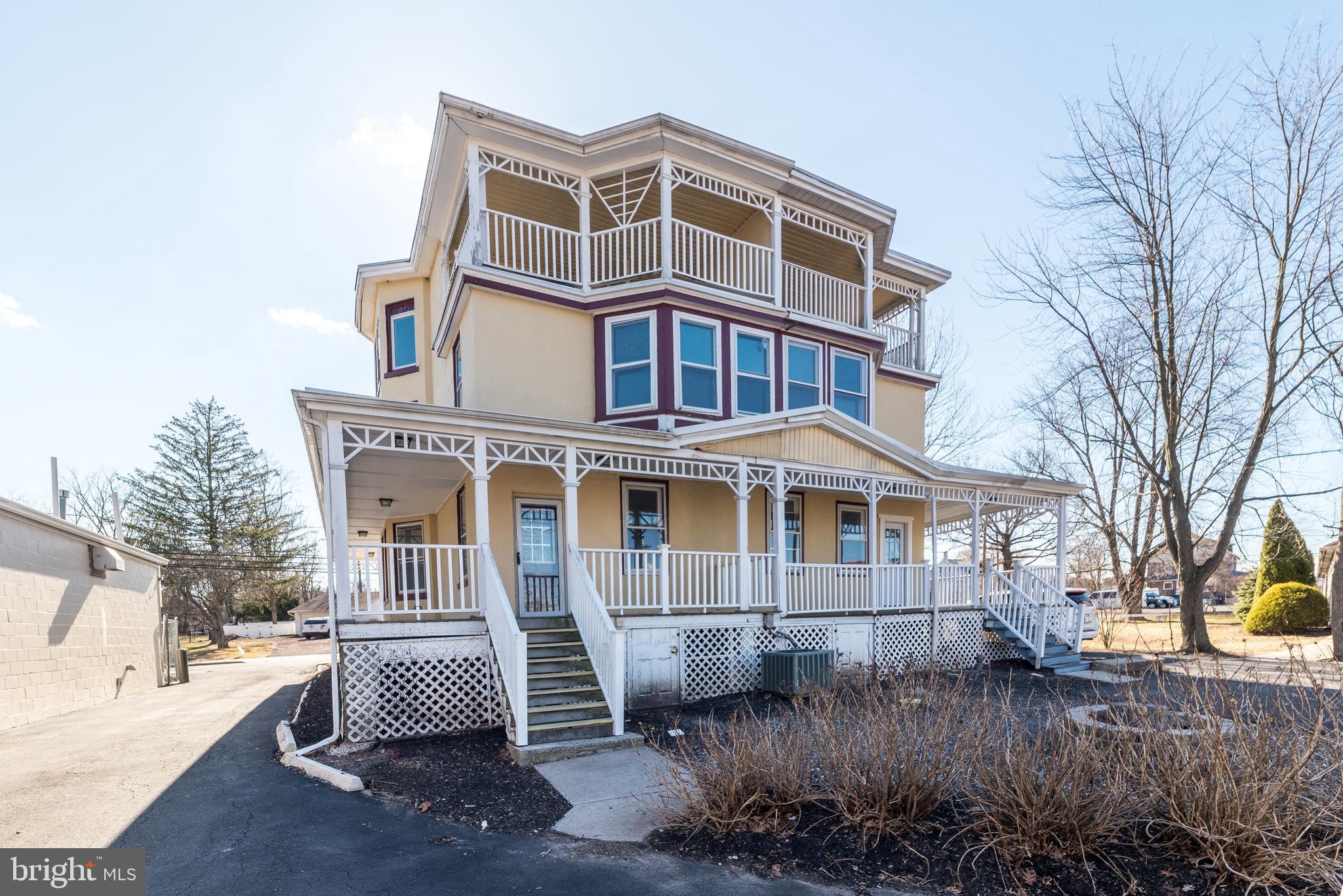 706-708 E WALNUT STREET