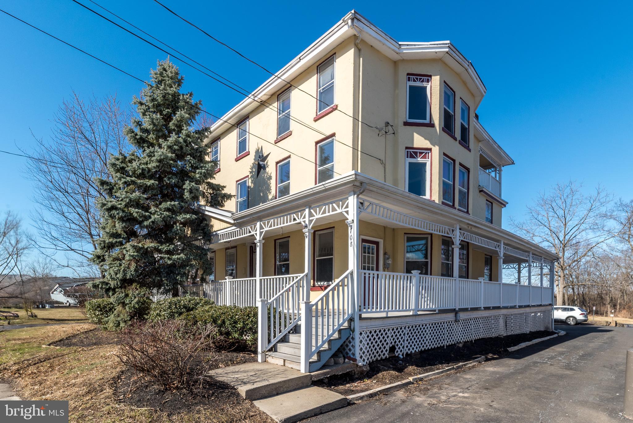 706-708 E WALNUT STREET