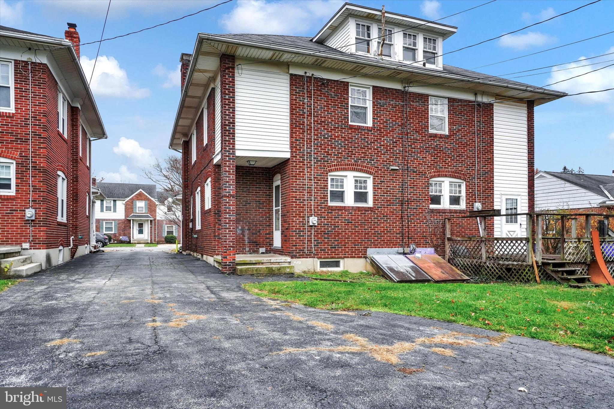 YORK COLLEGE - Residential