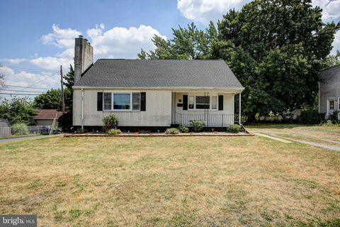 Homes For Sale - 16 E Beale Avenue<br/> ENOLA, PA 17025