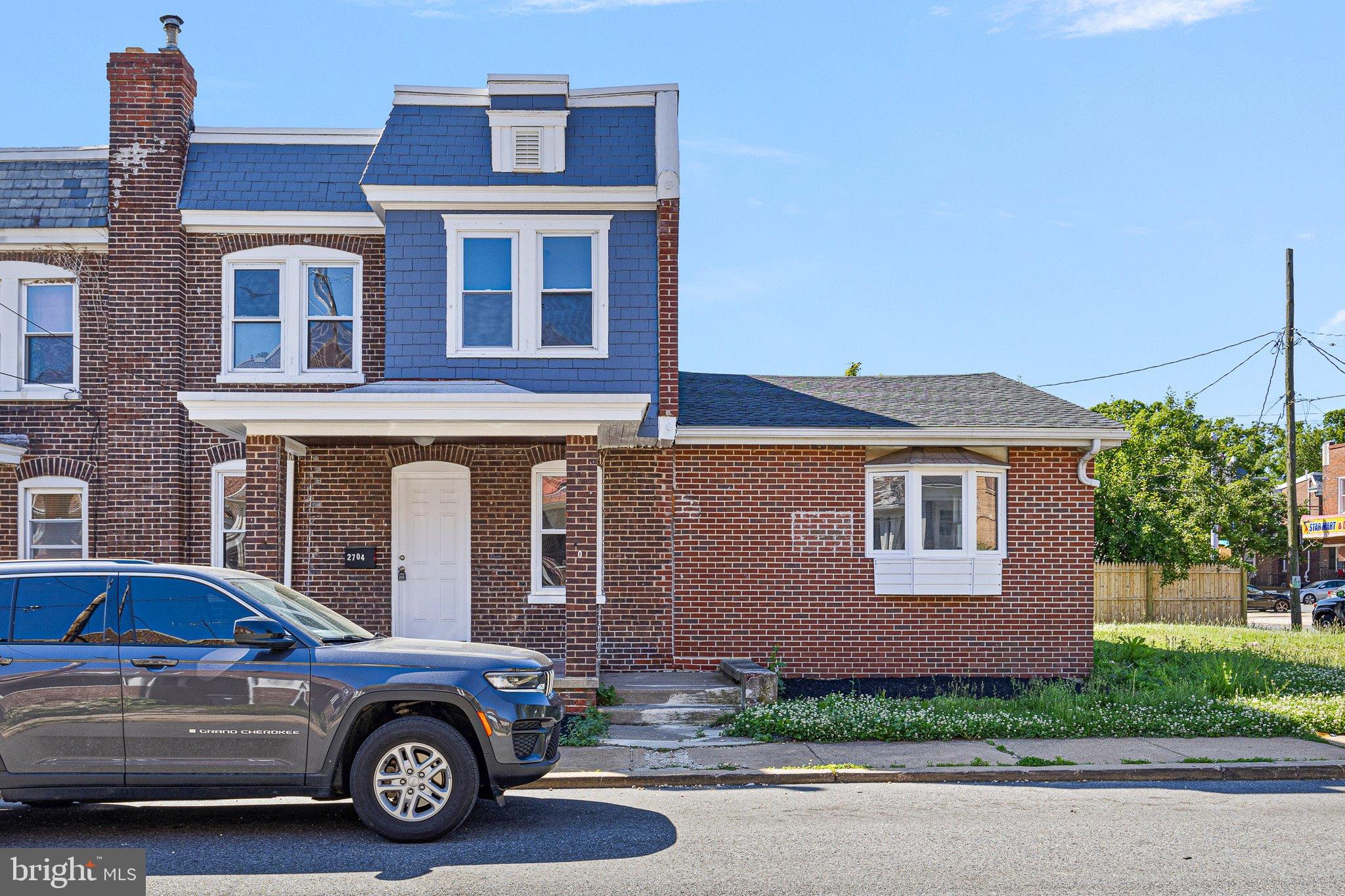 2704 THOMPSON PLACE