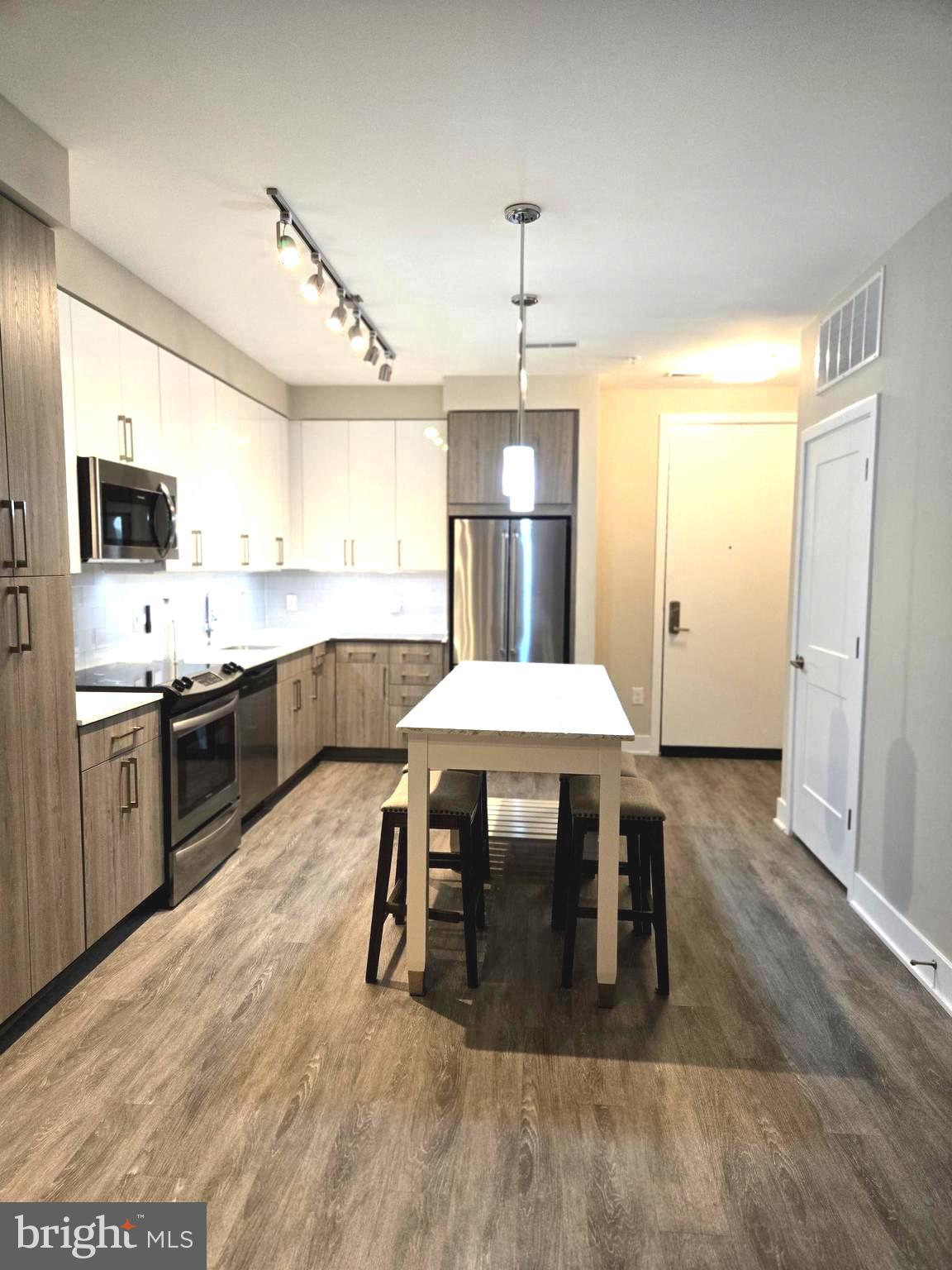 145 RIVERHAVEN DRIVE 533