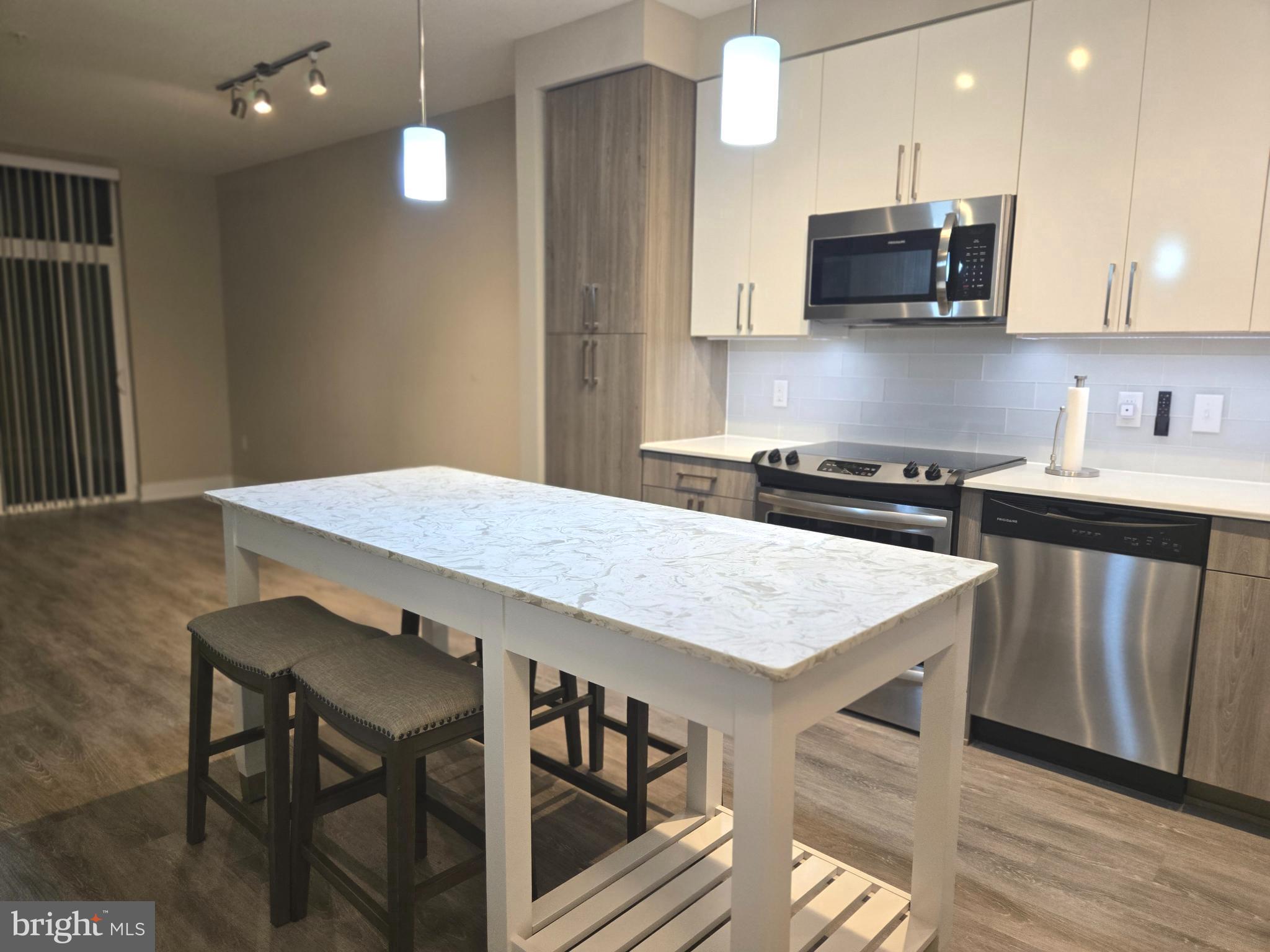 145 RIVERHAVEN DRIVE 533