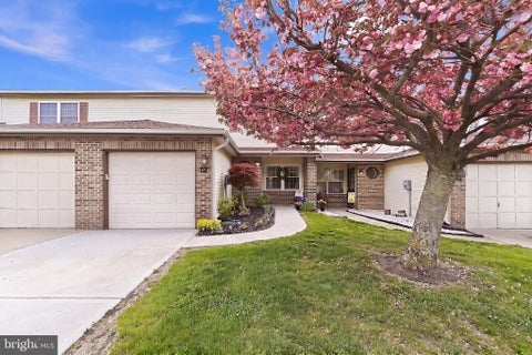 Townhouse For Sale - 69 Jefferson Drive<br/> SPOTSWOOD, NJ 08884